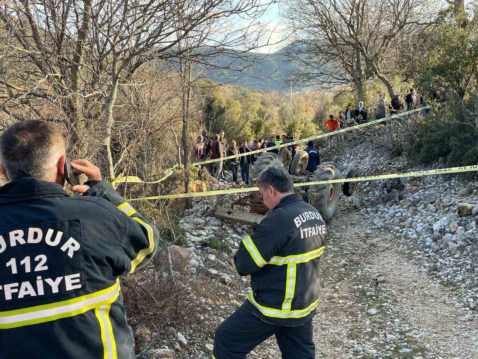 Devrilen traktörün altında kalan yaşlı adam hayatını kaybetti
