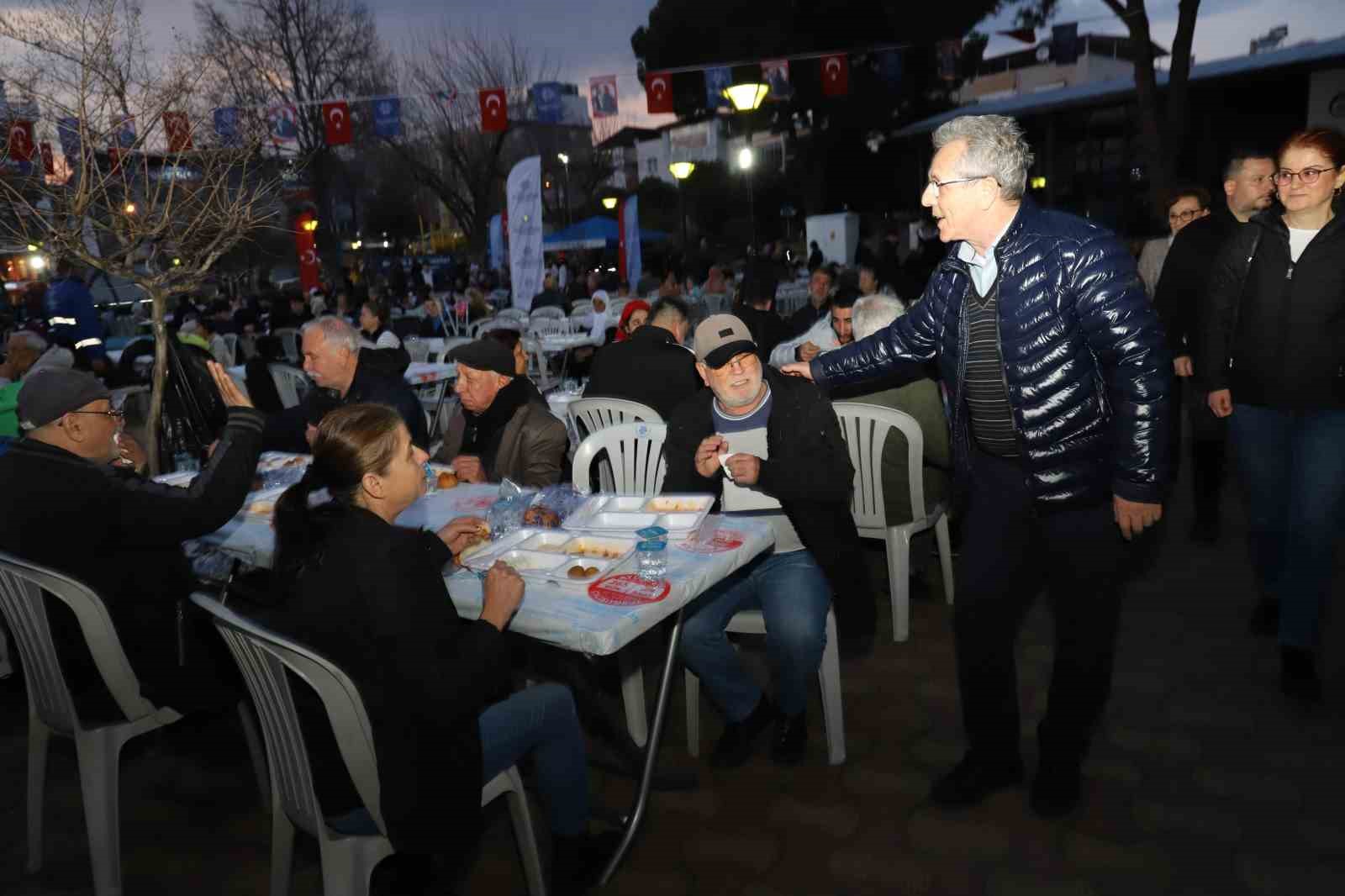 Aydın BŞB’nin Nazilli’deki ilk iftar sofrası doldu taştı
