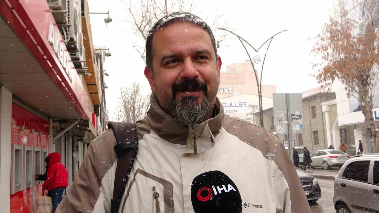 Van&rsquo;da kar yağışı hayatı olumsuz etkiledi
