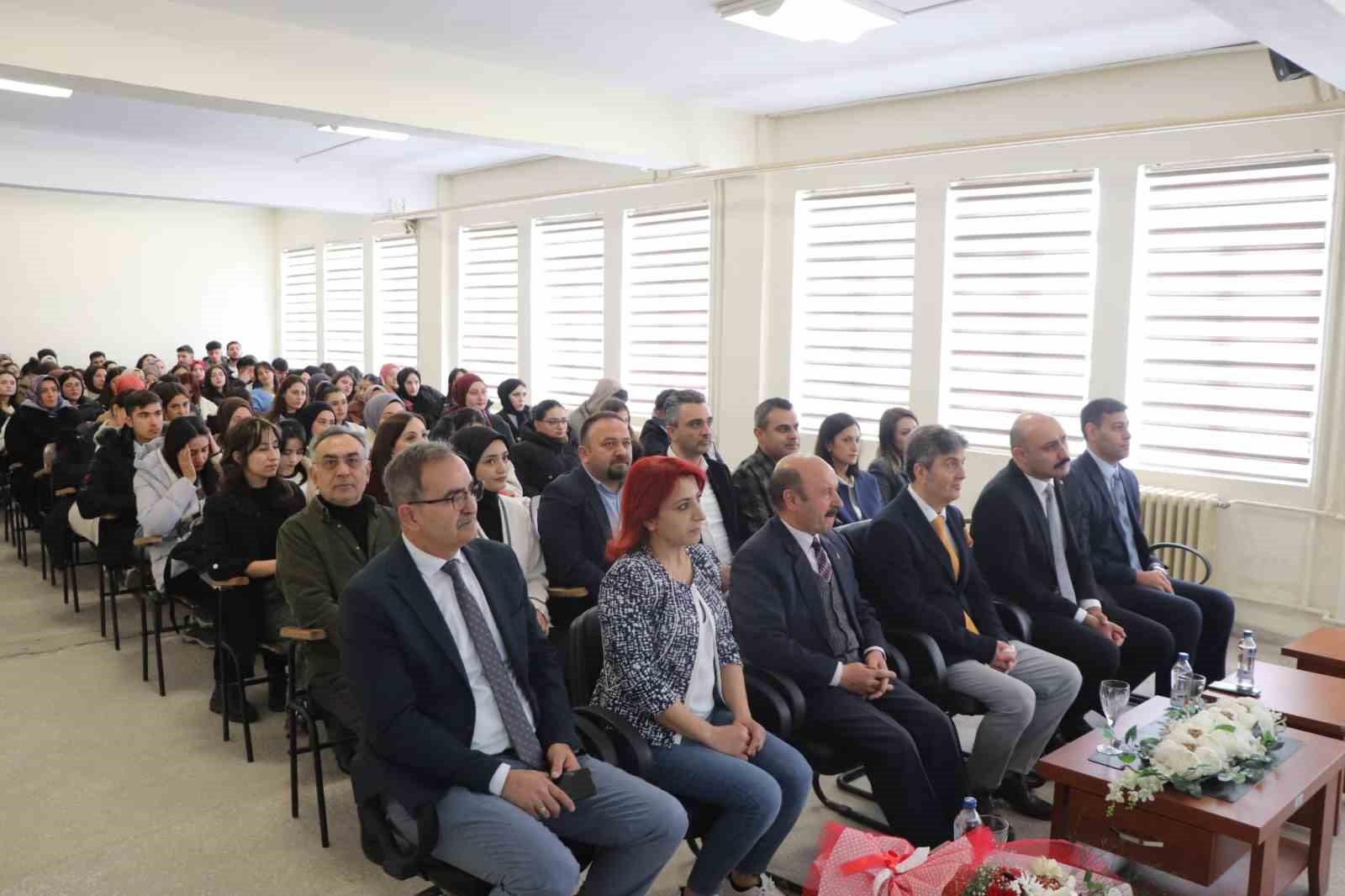 İlk dersi vali verdi, konu Türkiye’nin yönetim yapısı oldu
