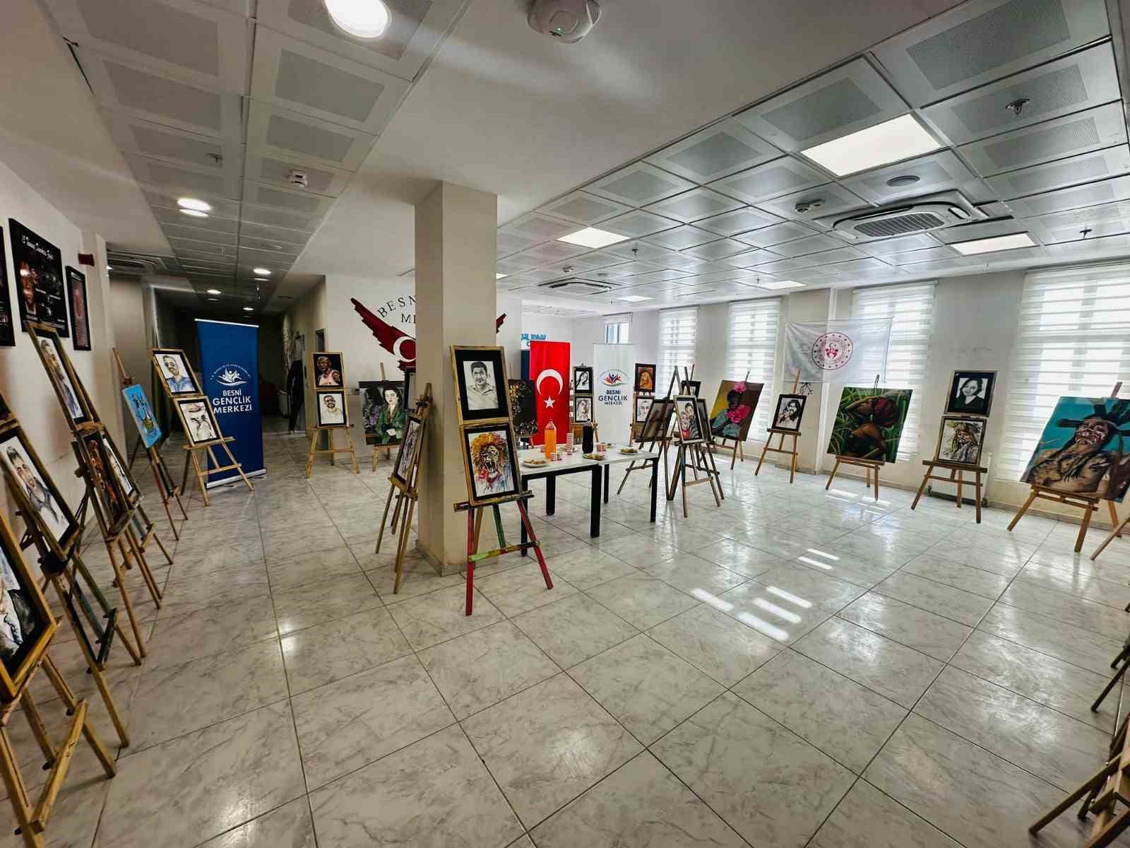 Besni’de ‘Sen hangi renksin’ resim sergisi açıldı