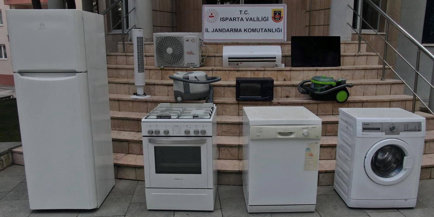 Isparta&rsquo;da bah&ccedil;e evinde hırsızlık yapan 4 ş&uuml;pheli tutuklandı
