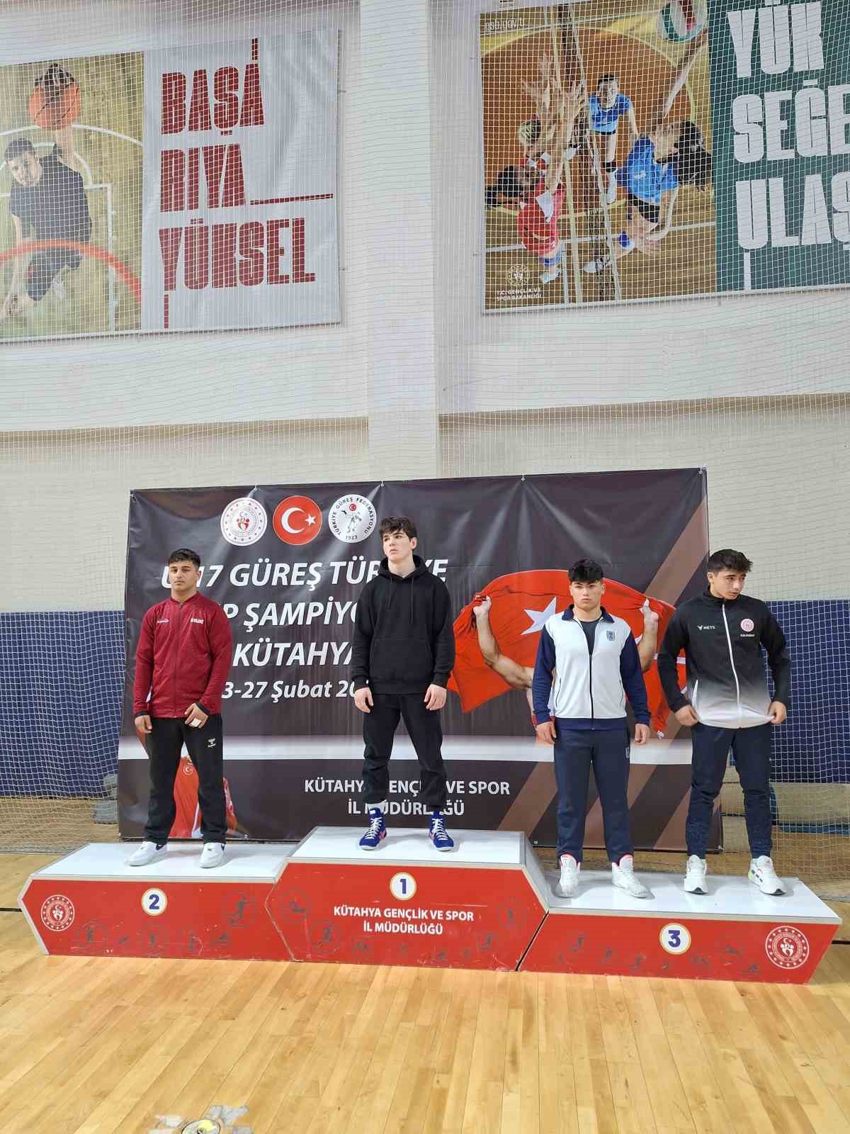 Manisalı g&uuml;reş&ccedil;iler K&uuml;tahya&rsquo;dan 15 madalya ile d&ouml;nd&uuml;
