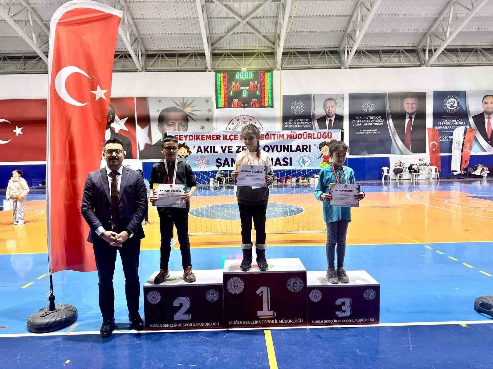 Seydikemer’de Akıl ve Zeka Oyunları Turnuvası’nın kazananları belli oldu