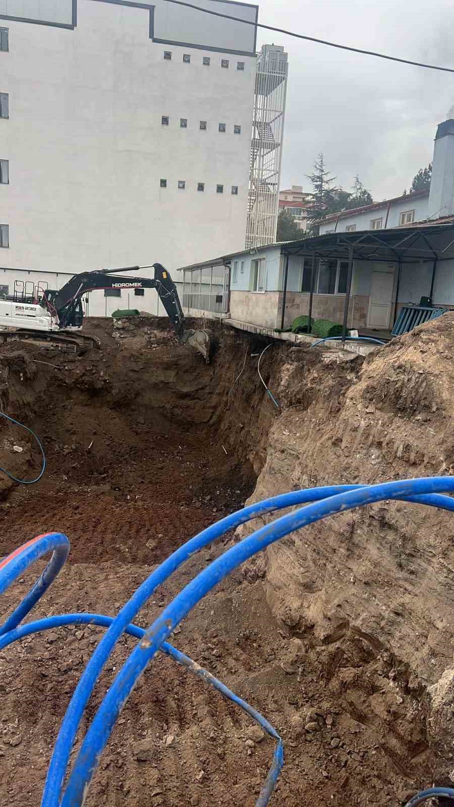 Tehlike oluşturan inşaatın &ccedil;alışmaları durduruldu
