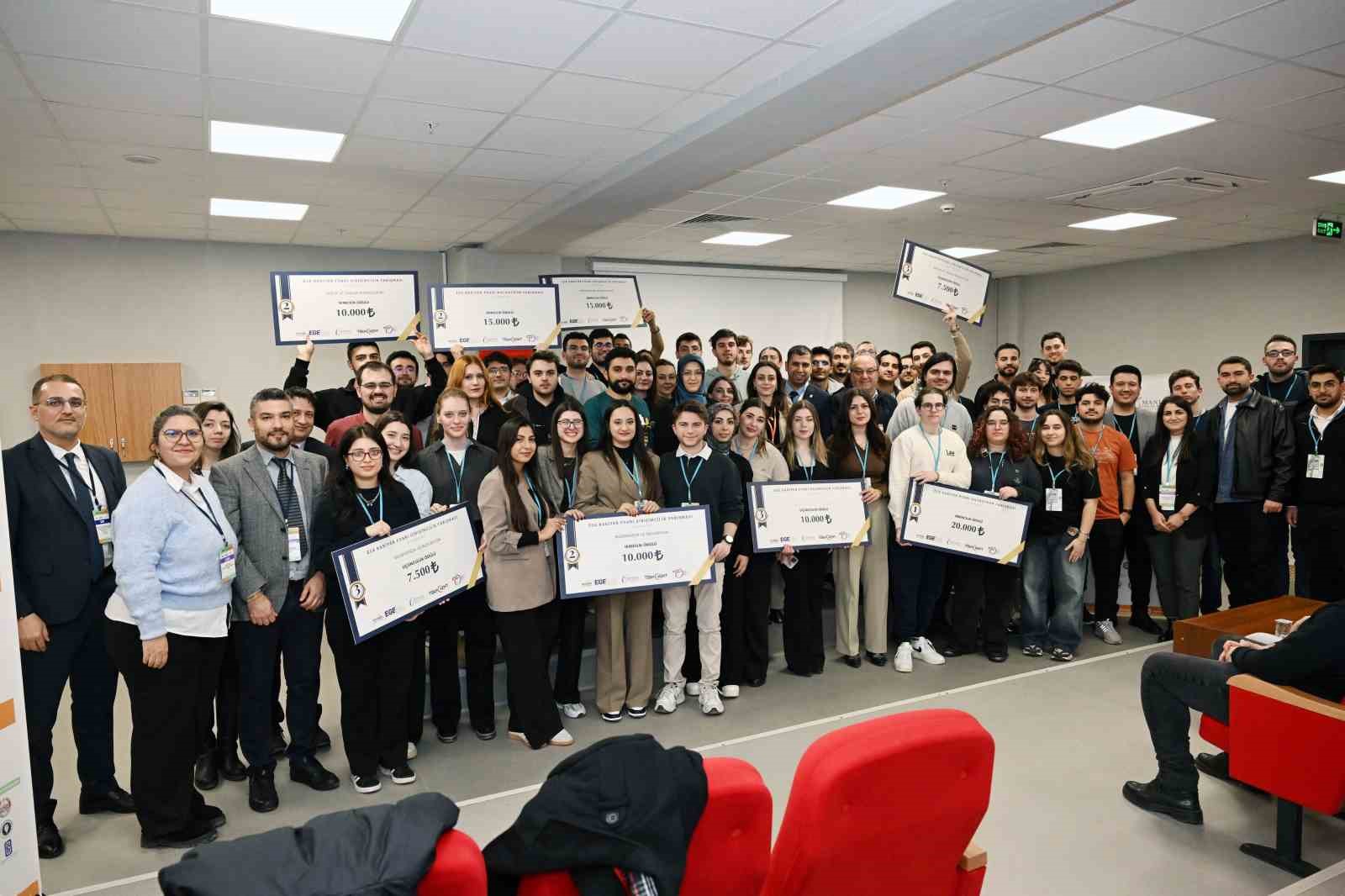 Ege Kariyer Fuarı 50 bin &ouml;ğrenciyi teknoloji ve iş d&uuml;nyası ile buluşturdu
