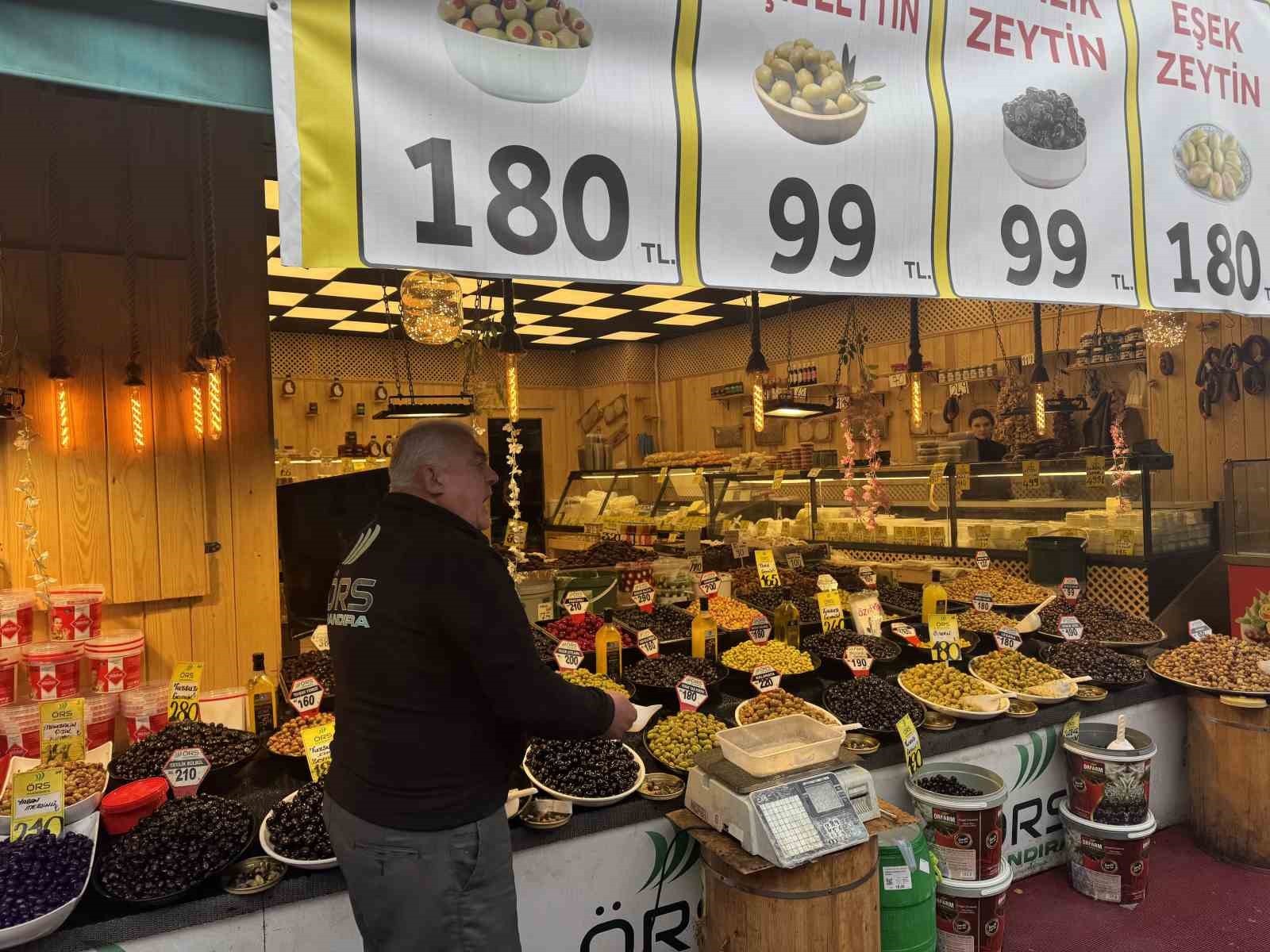 Esnaf yoğunluktan memnun
