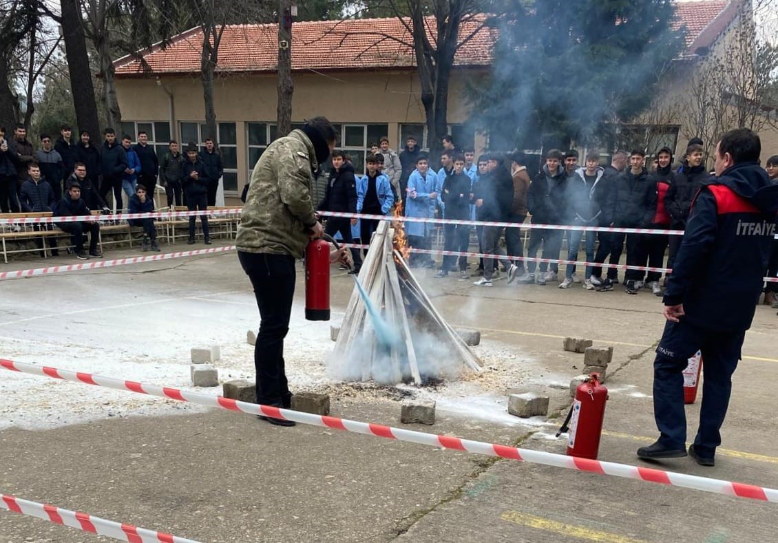 Kırklareli&rsquo;nde &ouml;ğrencilere yangın tatbikatı
