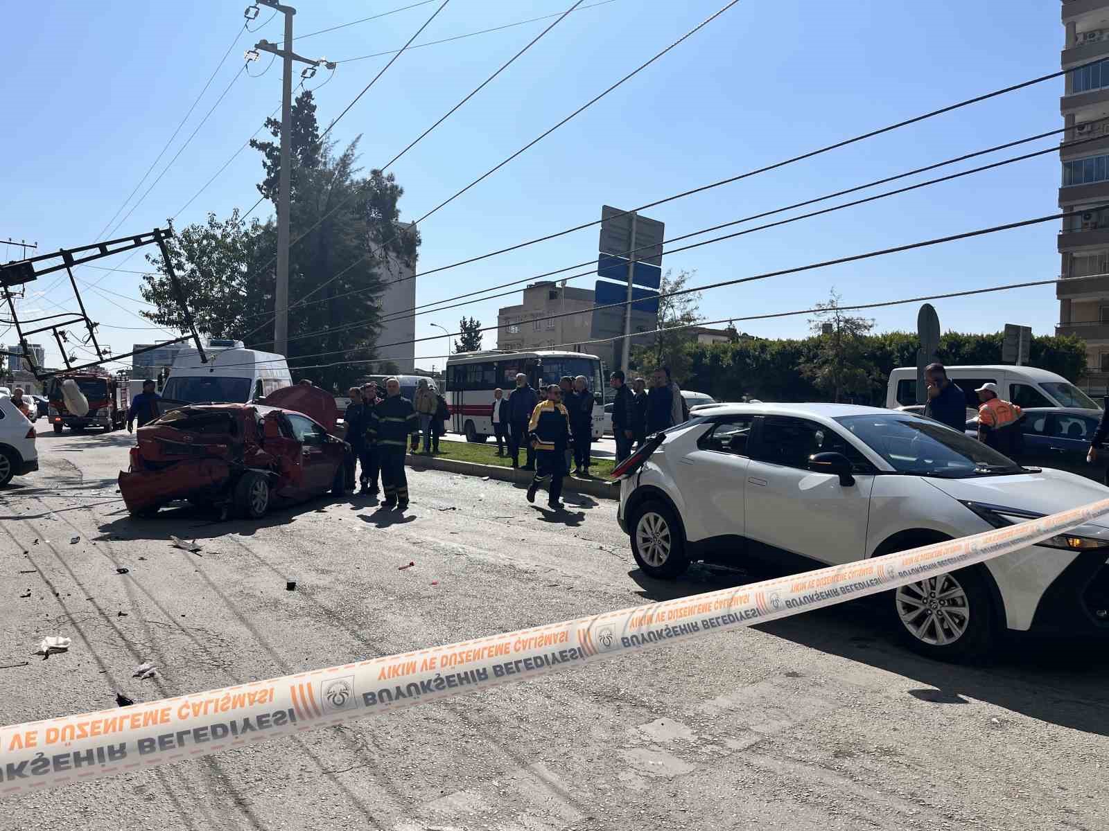 Adana’da zincirleme trafik kazası: 2 yaralı