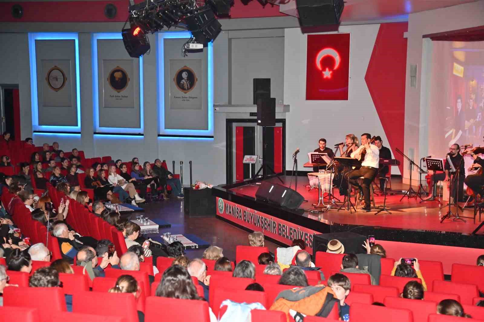 Hijazk&acirc;r Grubu&rsquo;nun &lsquo;Bi&ccedil;are Akşamlar&rsquo; konseri Manisalılarla buluştu
