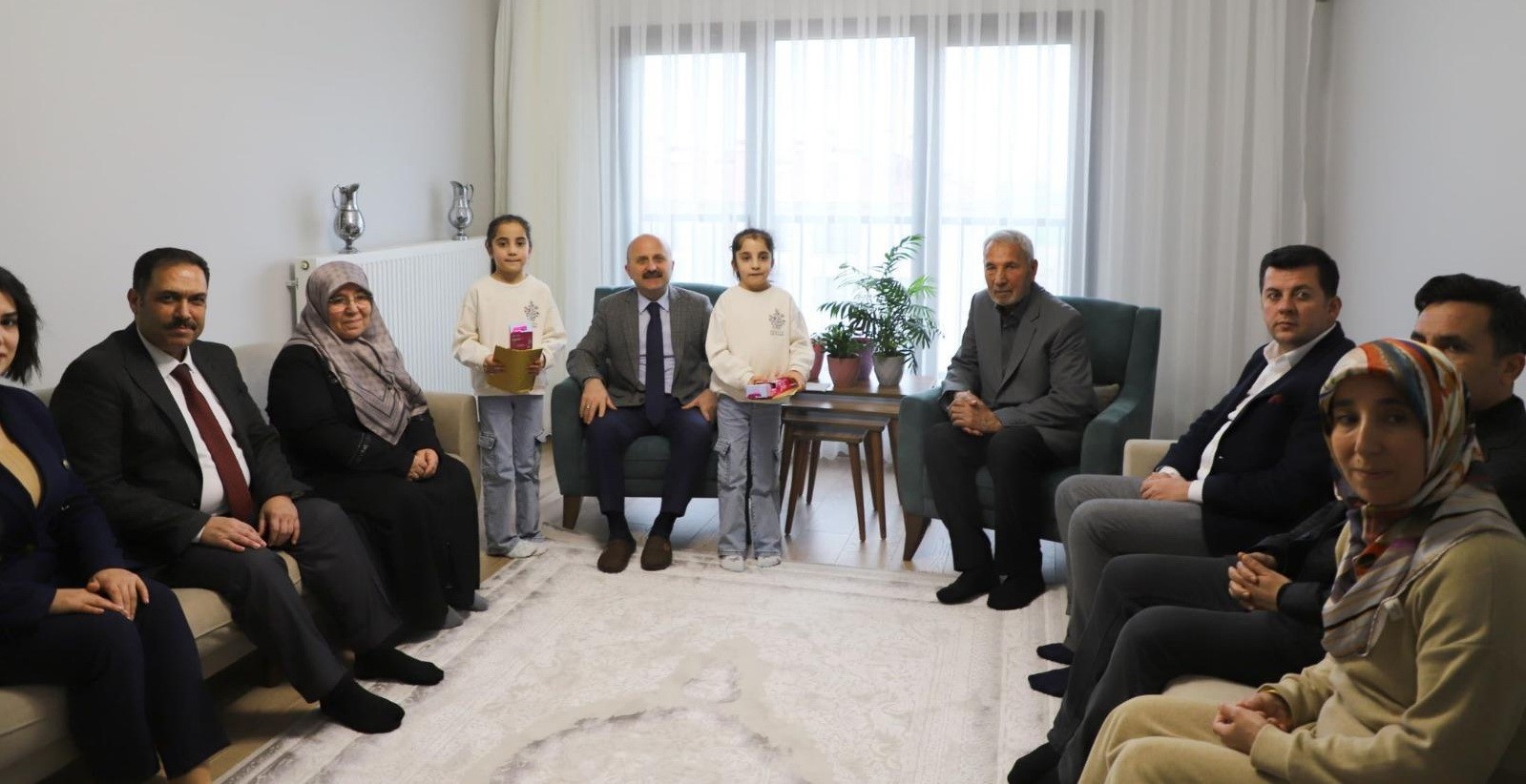 Evlilikte 38. ve 50. yılını dolduran &ccedil;iftler ziyaret edildi
