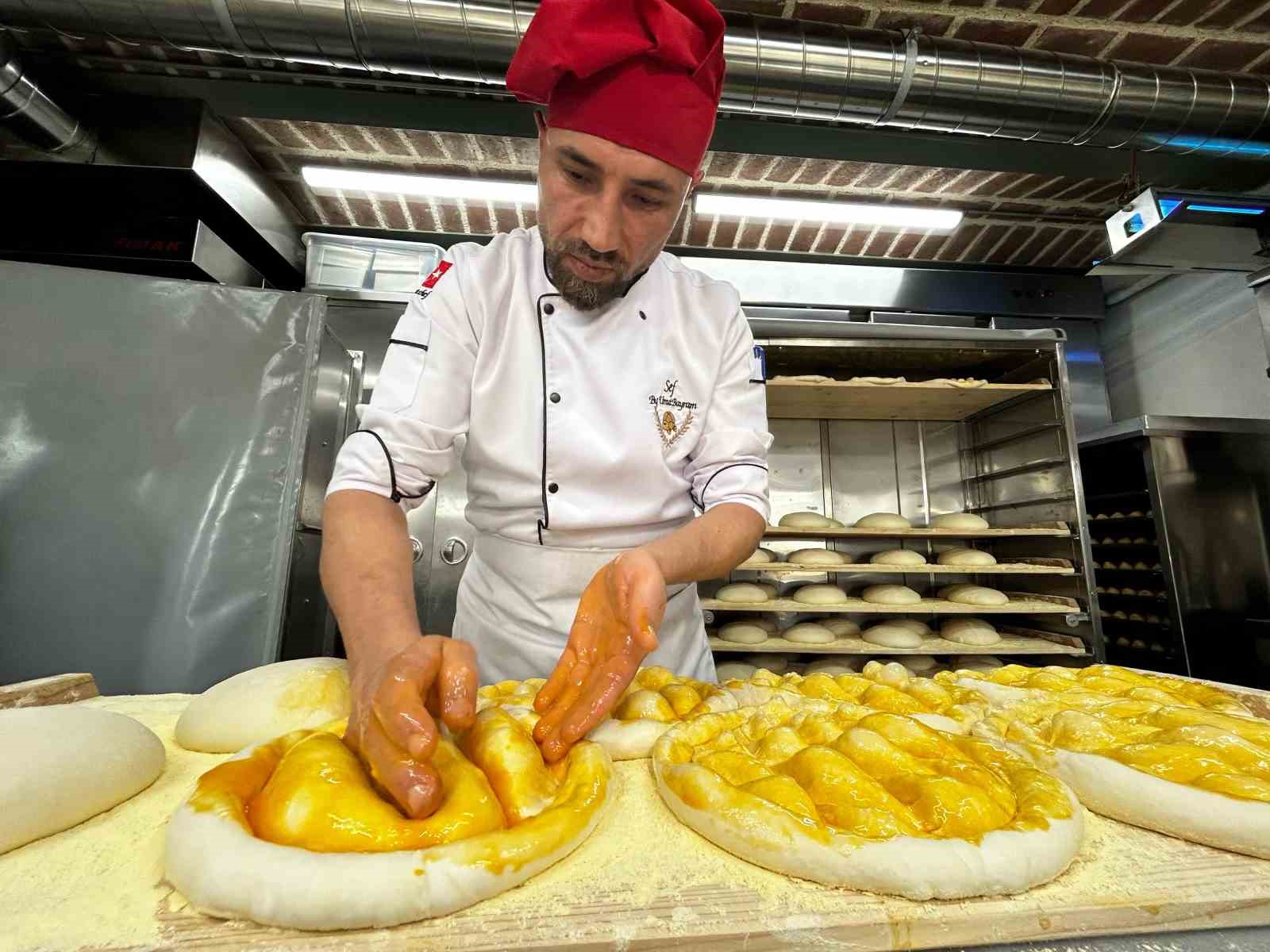 Zeytinburnu’nda 130 yıllık maya ile pişen pideler sofraları süslüyor