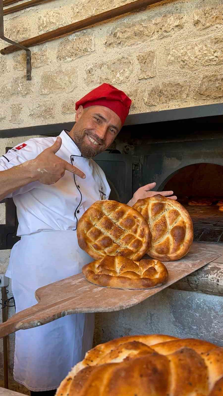 Zeytinburnu&rsquo;nda 130 yıllık maya ile pişen pideler sofraları s&uuml;sl&uuml;yor
