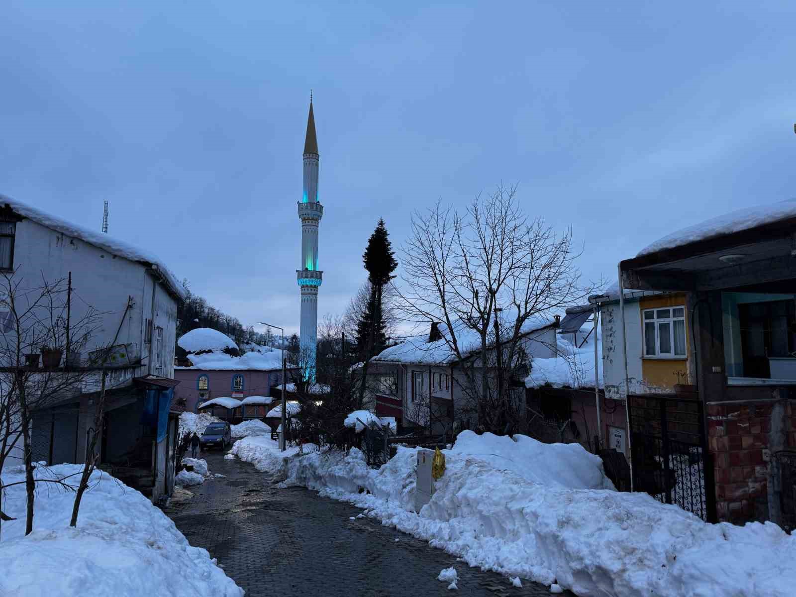 Bir adımla il değiştirip, 1 dakika farkla iftar a&ccedil;ıyorlar
