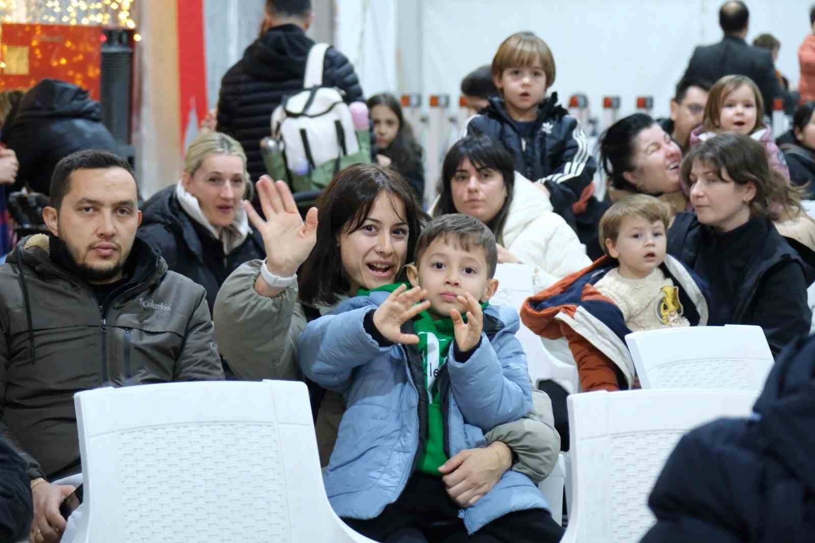 Çocuklar meydanlarda eğlendi
