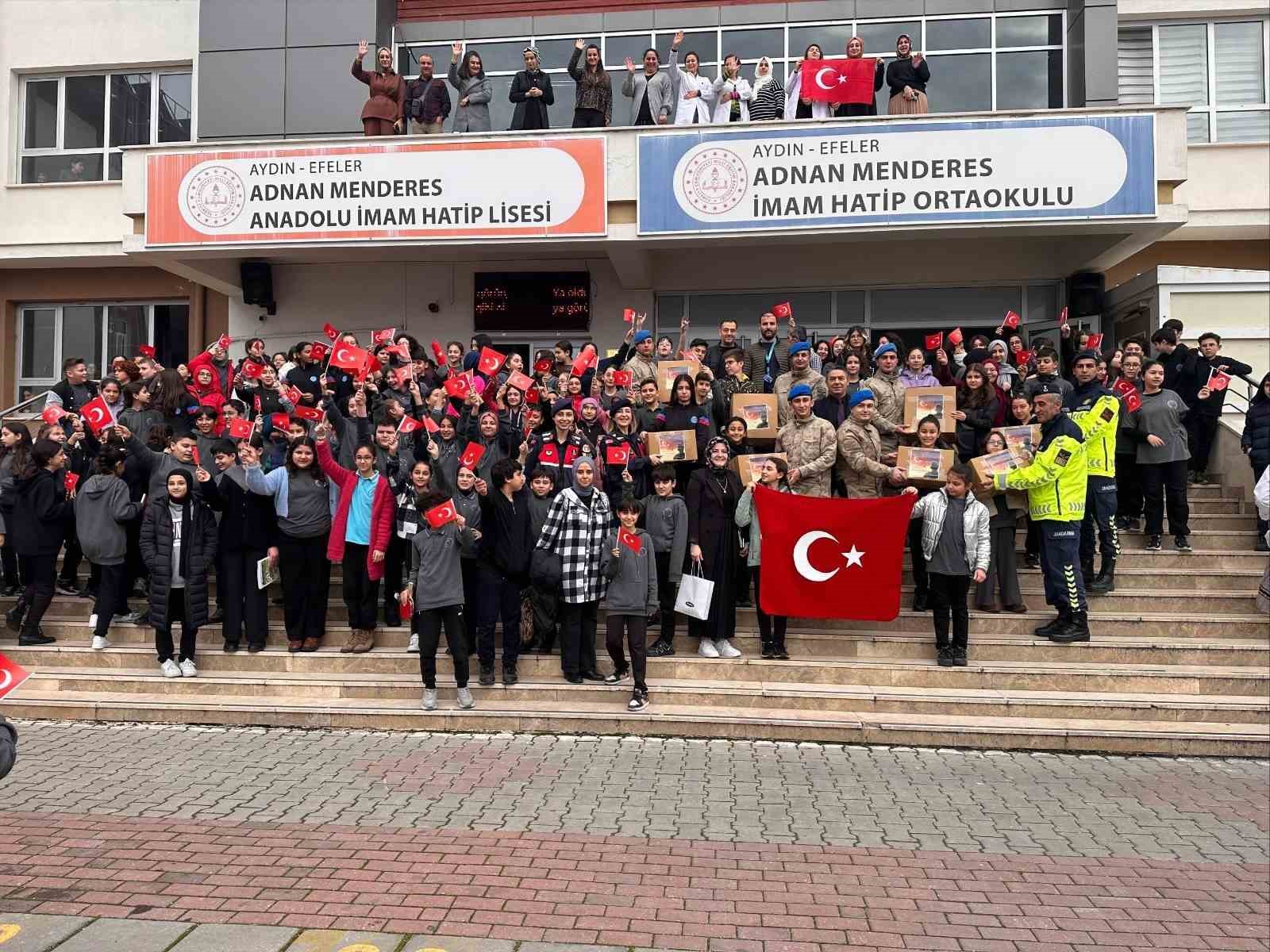 Aydınlı öğrenciler kalpleri ısıttı, mehmetçikler için örülen atkılar yerine ulaştı
