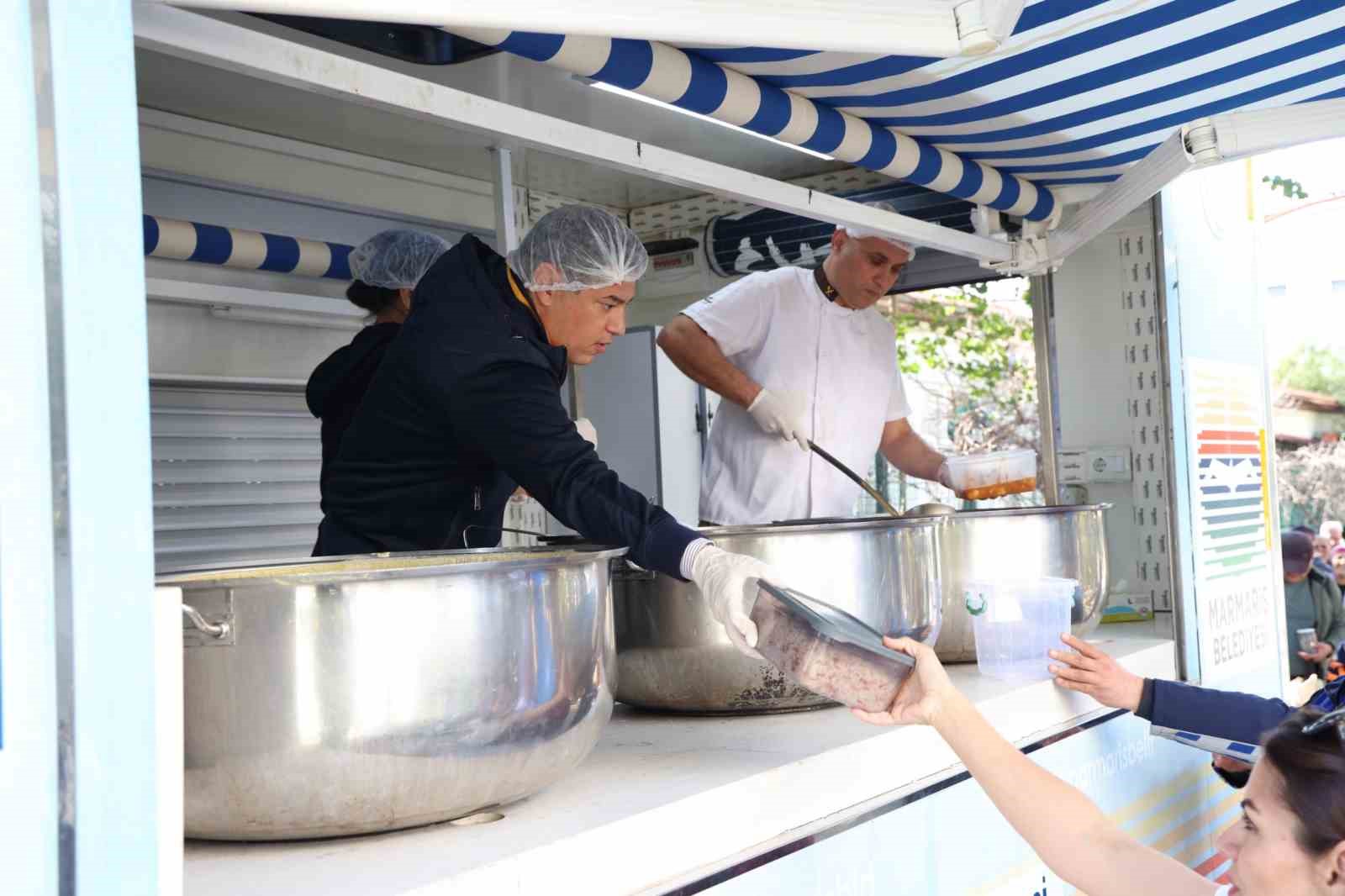 Marmaris Belediyesi’nden her gün 3 çeşit iftarlık
