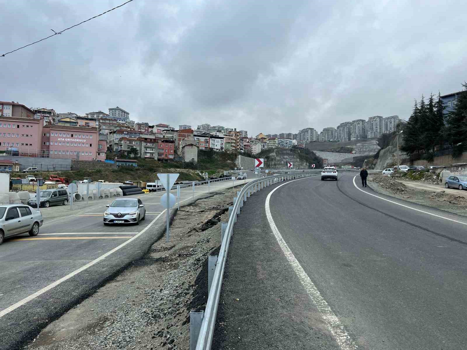 T&uuml;rkiye&rsquo;nin en maliyetli şehir i&ccedil;i yollarından Kanuni Bulvarı&rsquo;nın tamamlanmasına 6 kilometre kaldı
