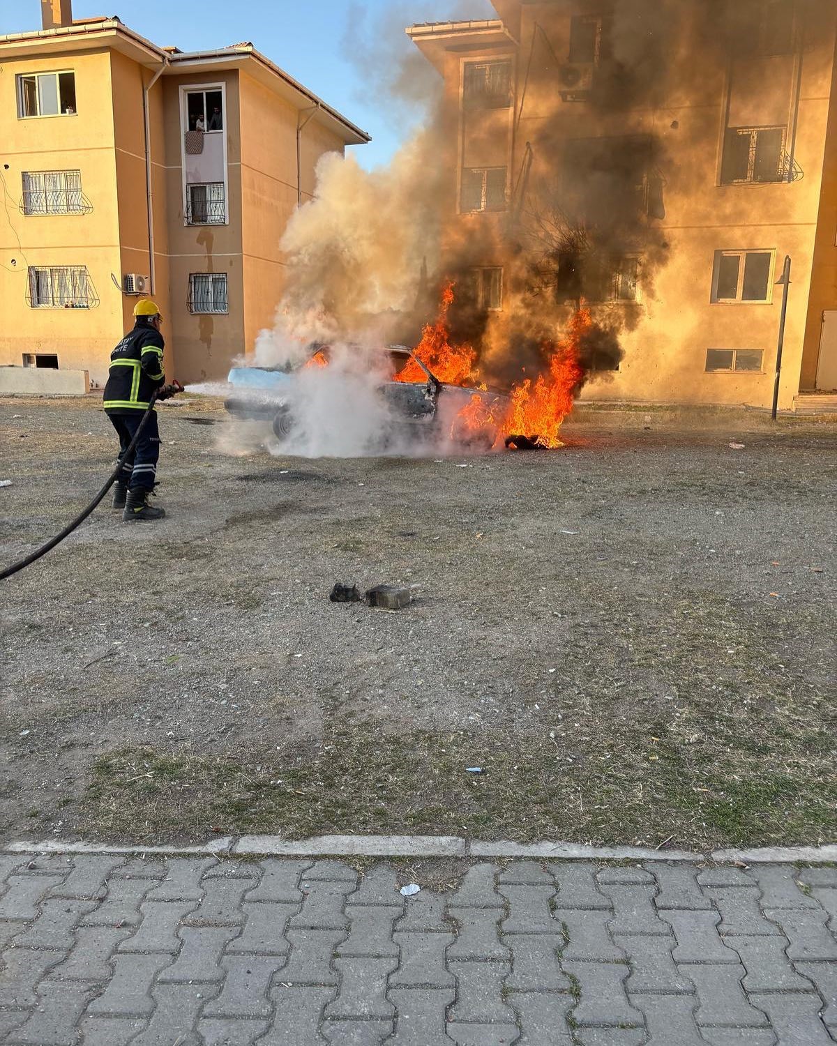 Alevlere teslim olan Tofaş hurdaya döndü