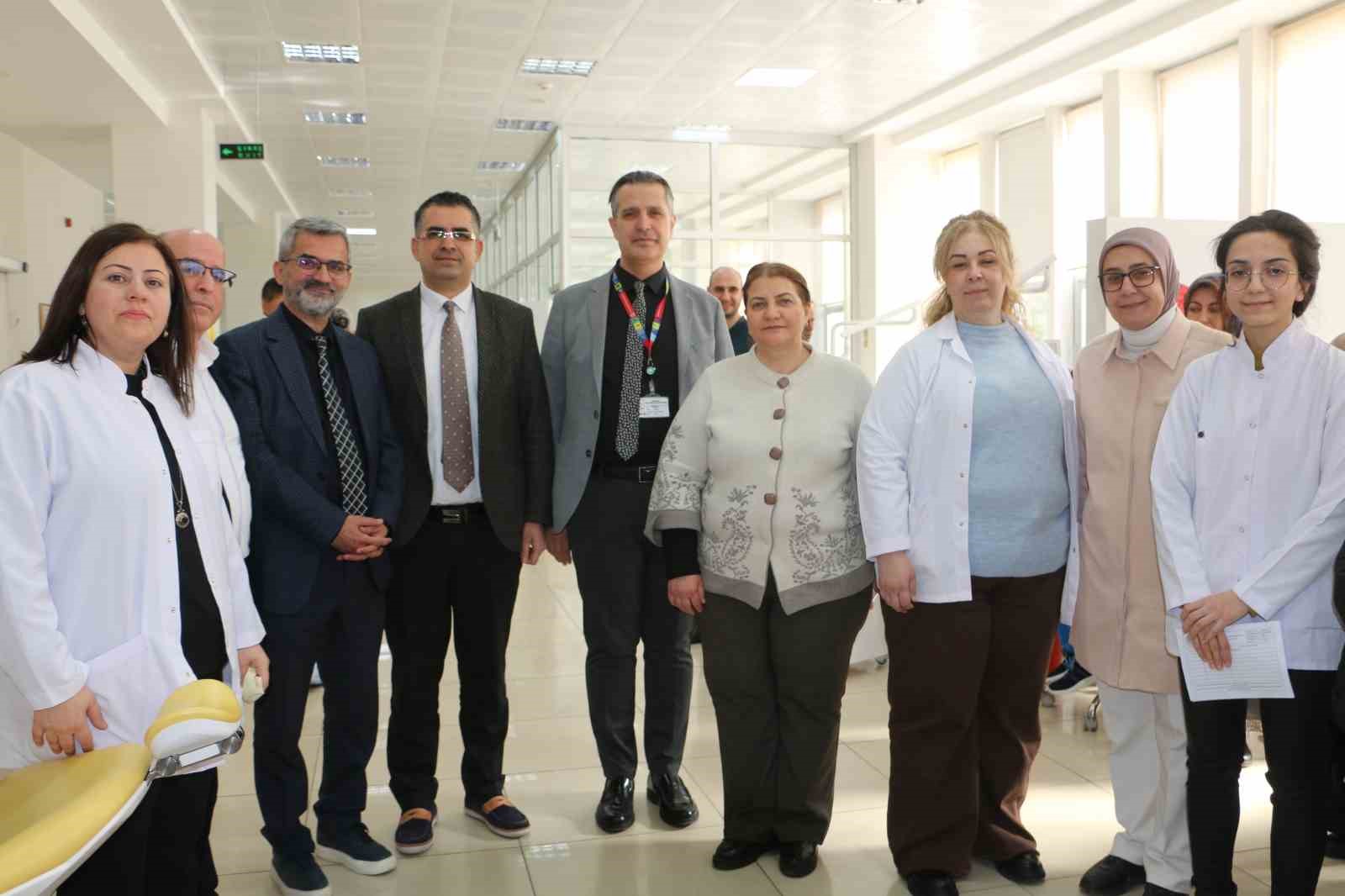 Diyarbakır&rsquo;da kelebek hastası 18 &ccedil;ocuğun diş tedavisi yapıldı
