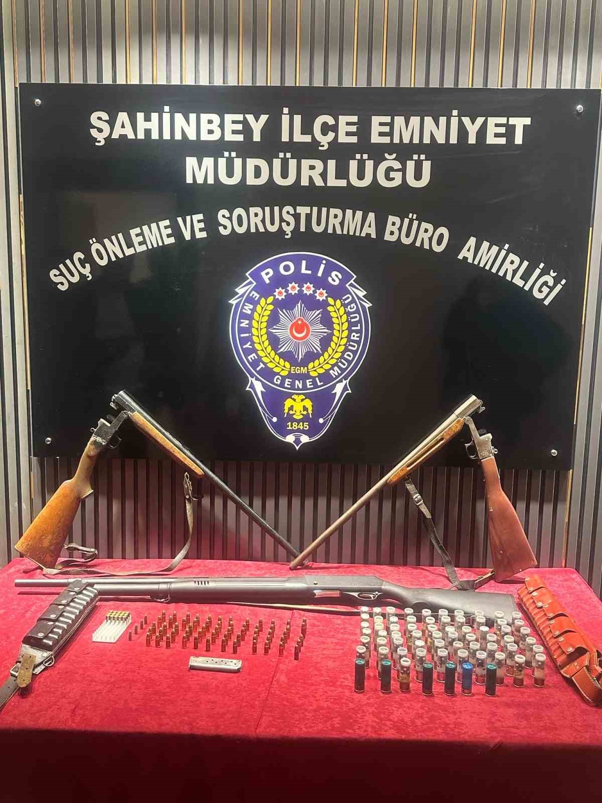 Gaziantep&rsquo;te 5 adet ruhsatsız t&uuml;fek ele ge&ccedil;irildi: 2 g&ouml;zaltı
