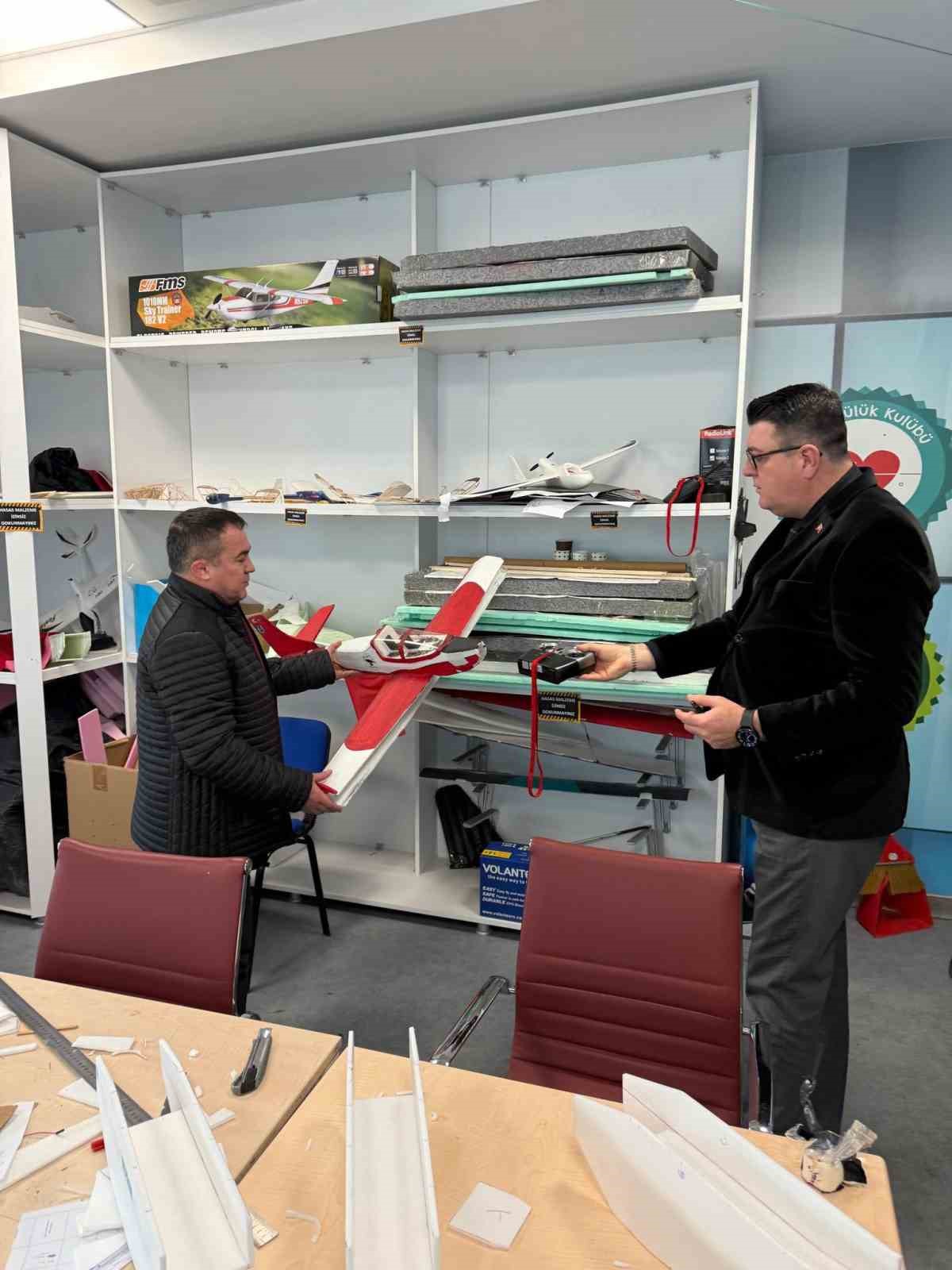 İl M&uuml;d&uuml;r&uuml; Demir, Bilecik Gen&ccedil;lik Merkezi&rsquo;ni ziyaret etti
