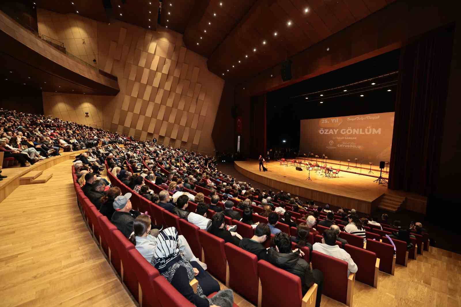 &Ouml;zay G&ouml;nl&uuml;m, vefatının 25. yılında Denizli&rsquo;de anıldı
