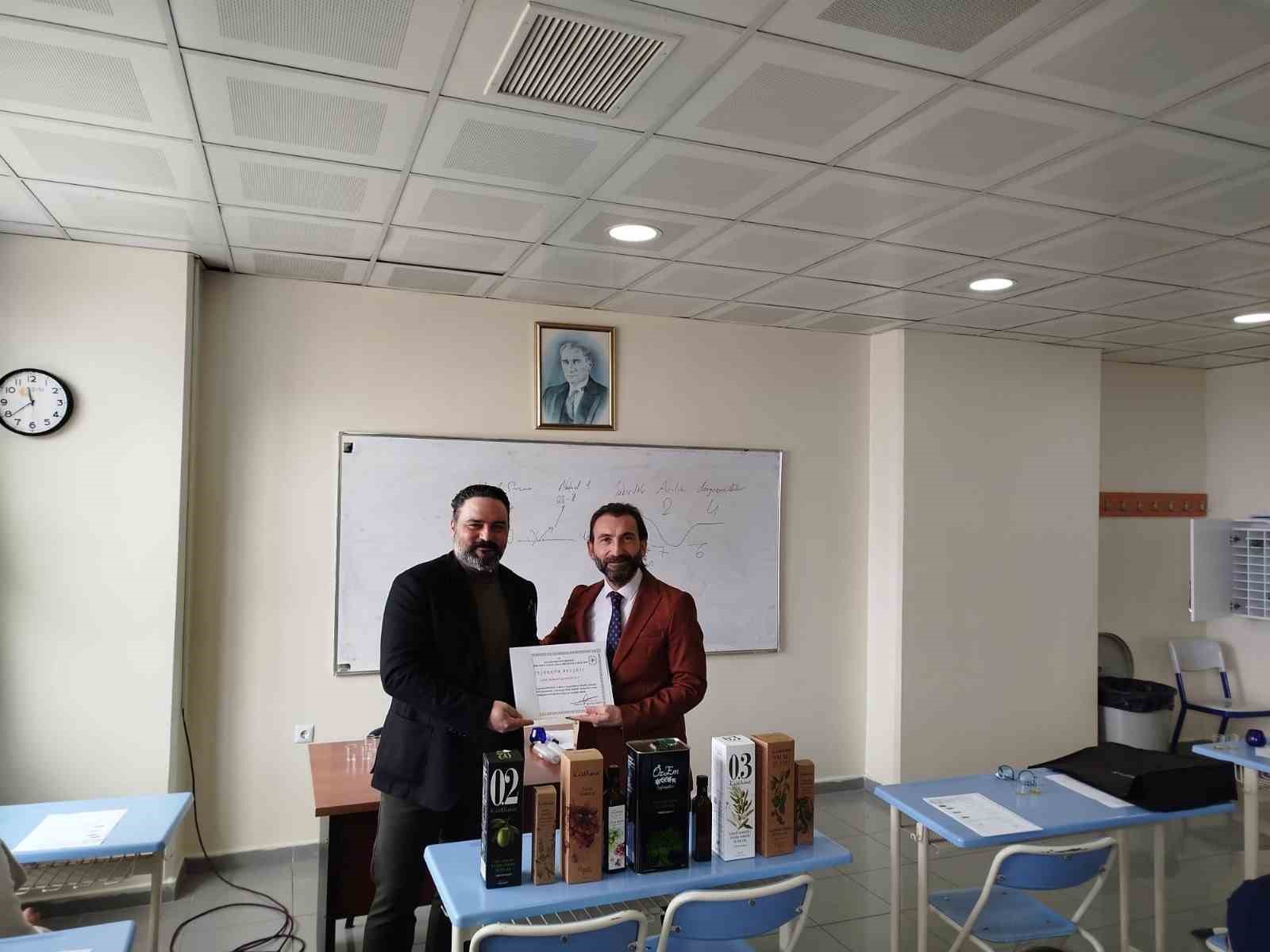 Üniversite öğrencileri zeytinyağı tadım eğitimi aldı