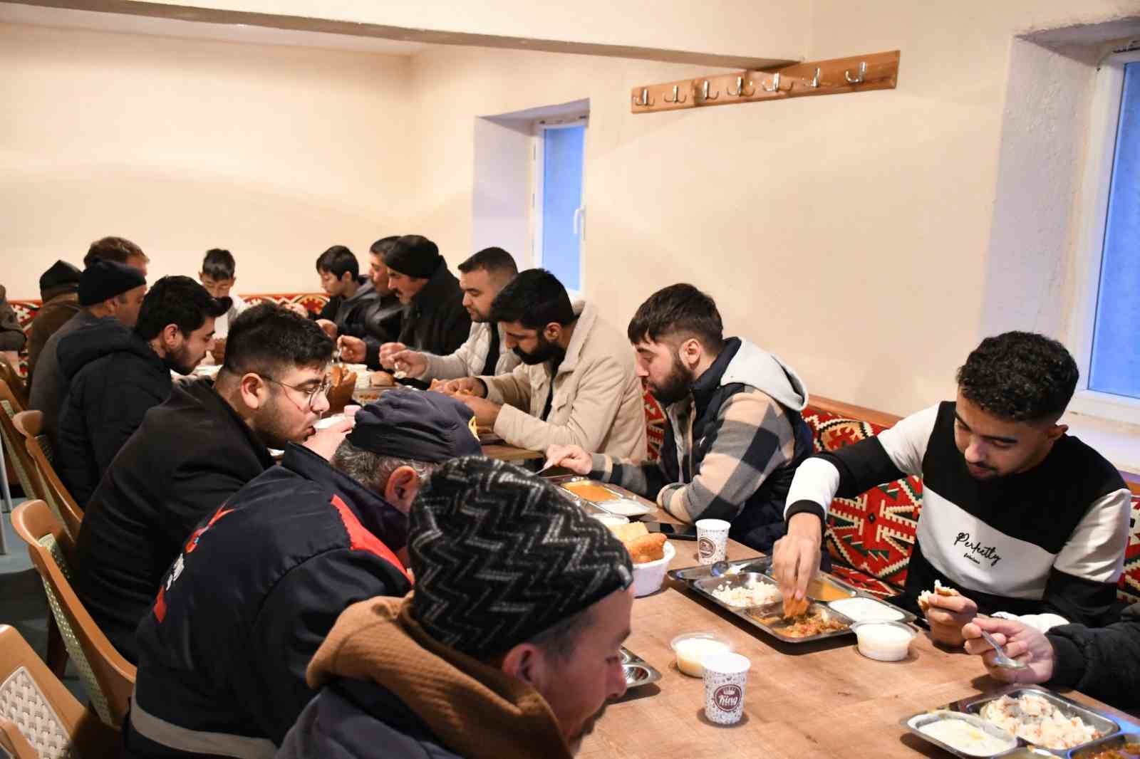 Bu köyde 5 yıldır tek iftar sofrası kuruluyor
