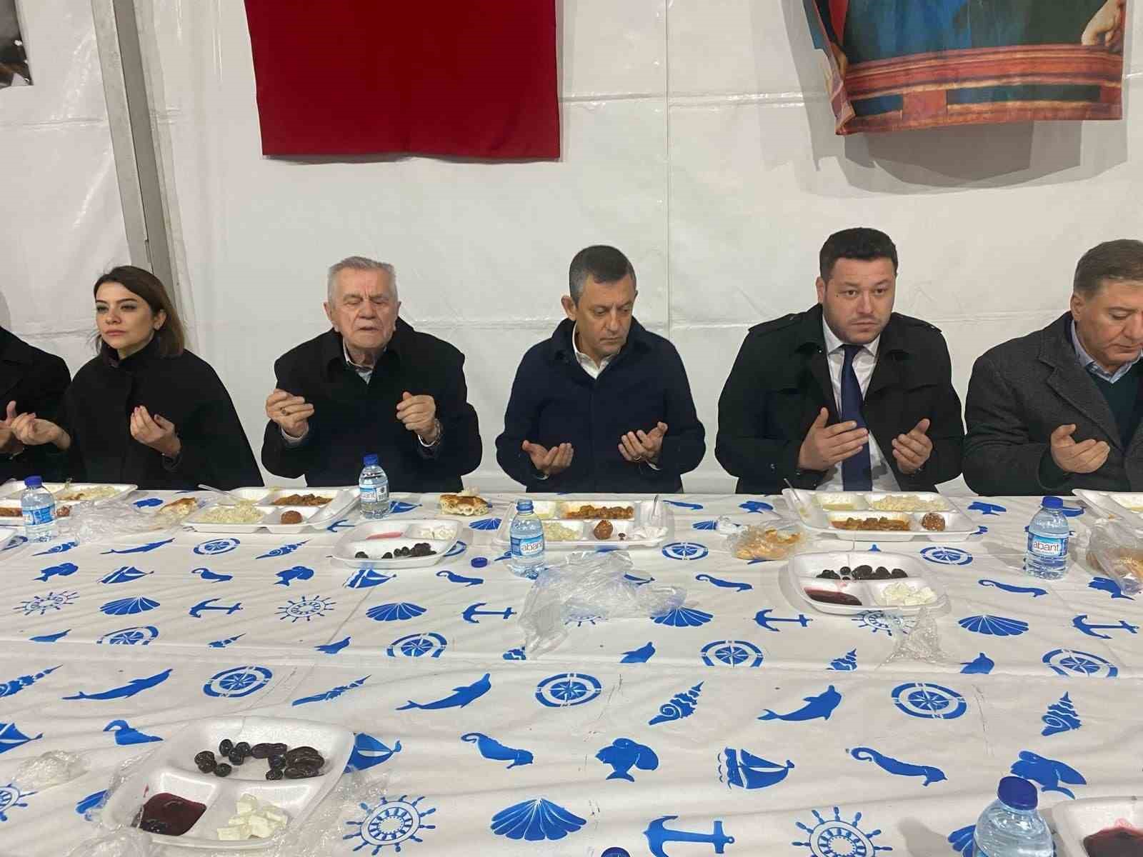 CHP Genel Başkanı Özel: "Trump’a ’One minute’ diyeceksin"
