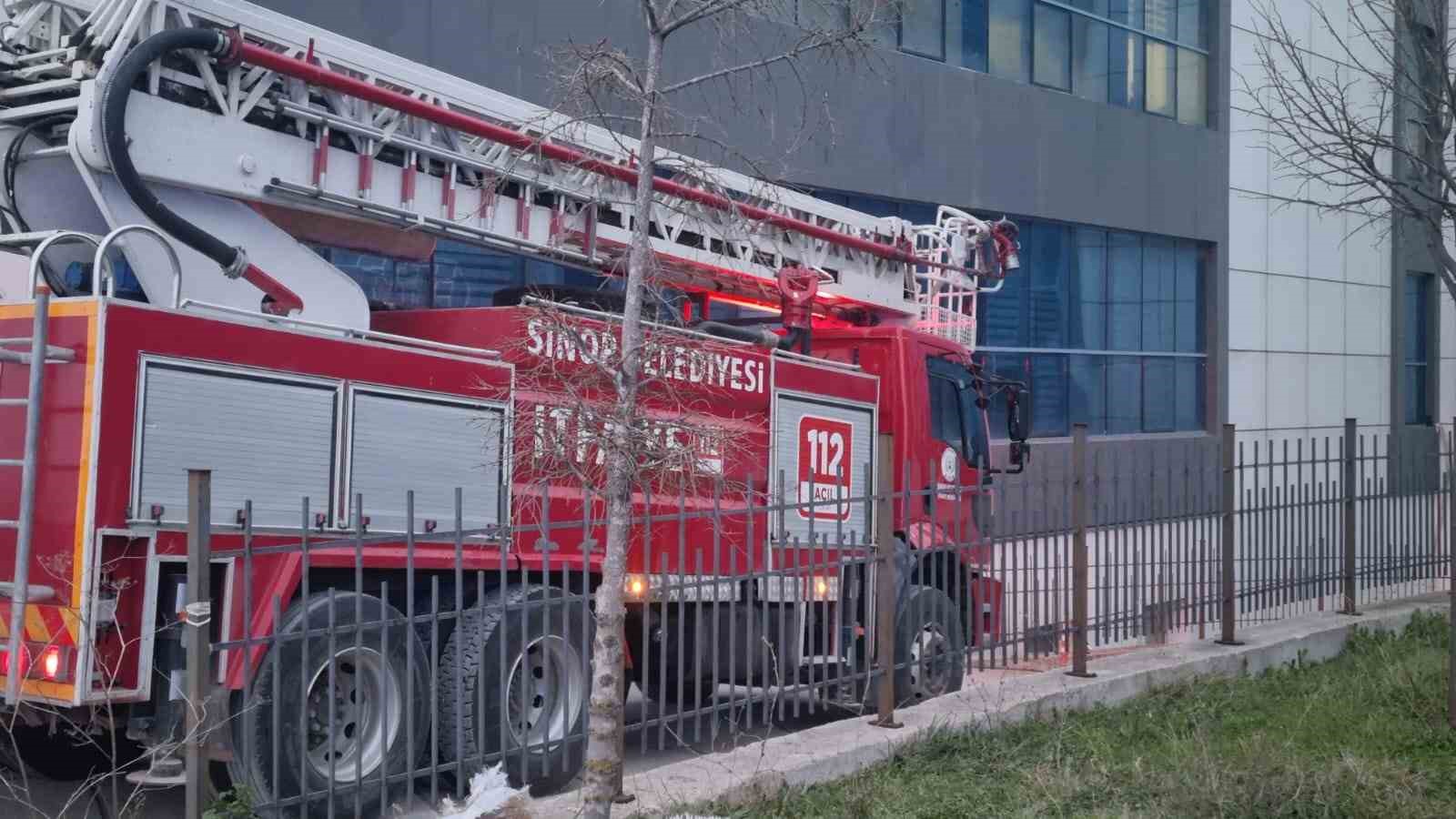 Hastane çatısında intihar girişimi