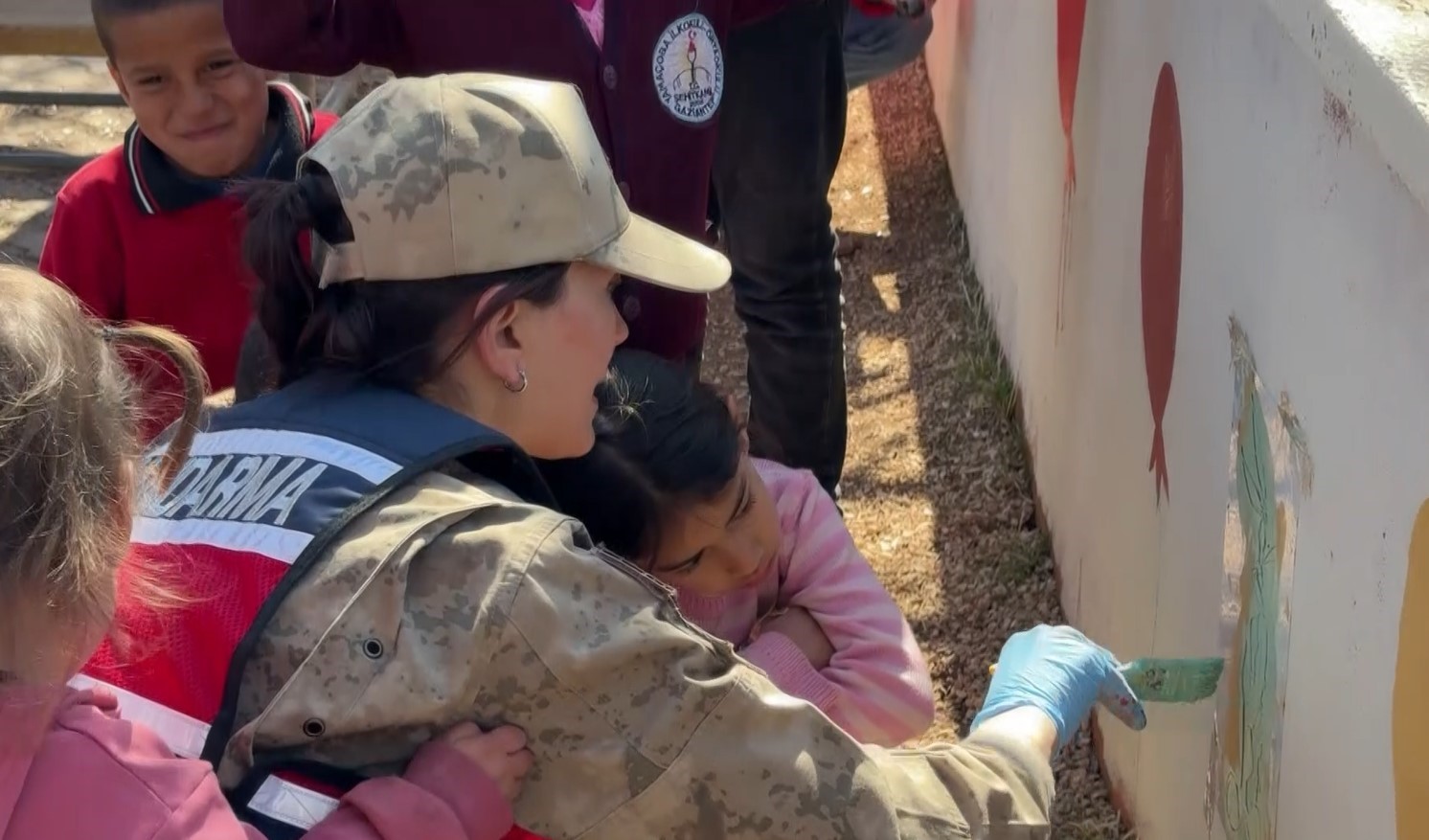 Jandarmadan &ouml;ğrencilere eğitim ve boyama faaliyeti
