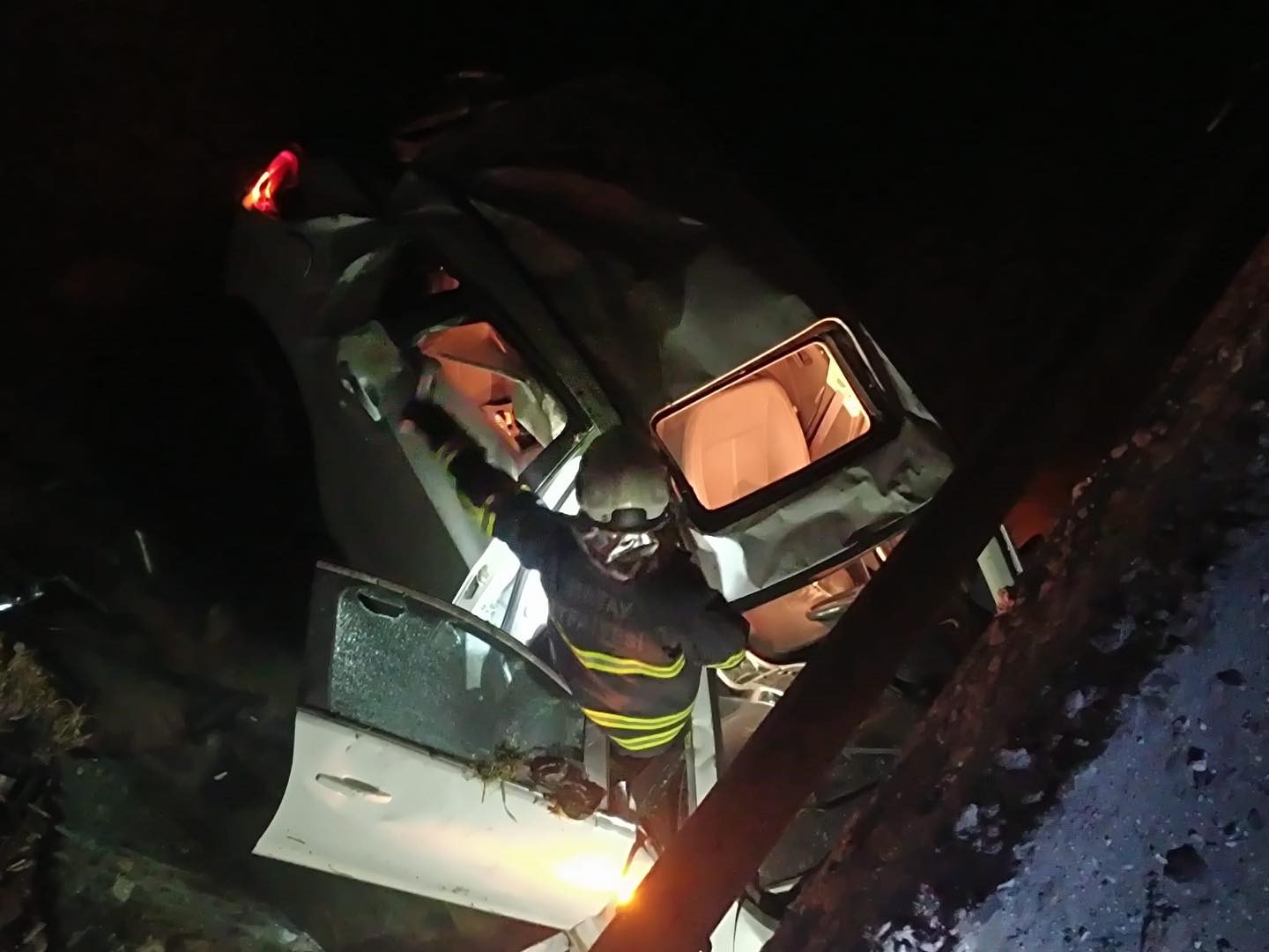 Kırıkhan&rsquo;da sulama kanalına u&ccedil;an otomobilin s&uuml;r&uuml;c&uuml;s&uuml; yaralandı
