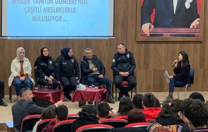 Gediz Emniyet M&uuml;d&uuml;rl&uuml;ğ&uuml; personelinden &ouml;ğrencilere meslek tanıtımı
