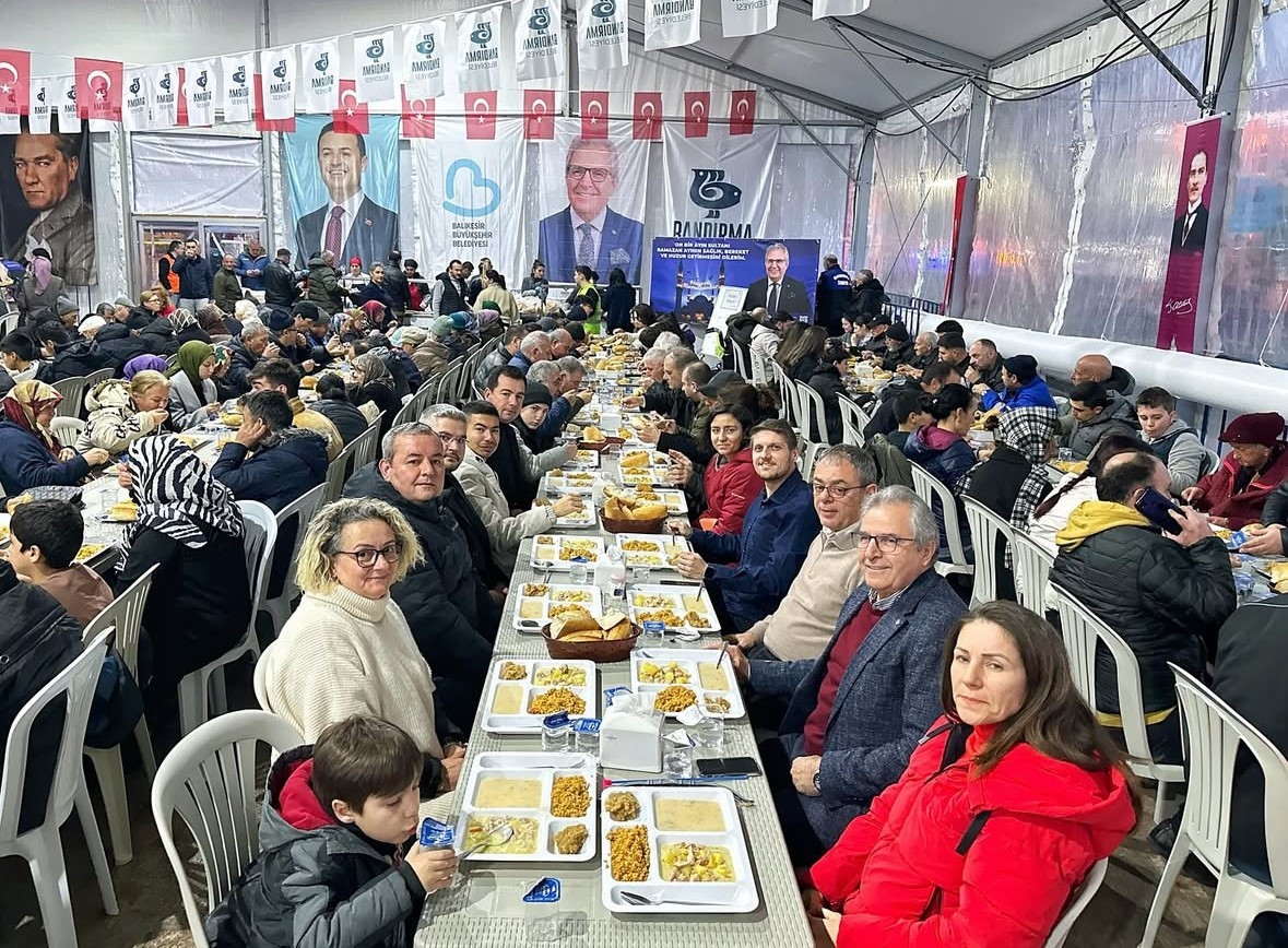 Bandırma’da iftar sofraları bereketlendi