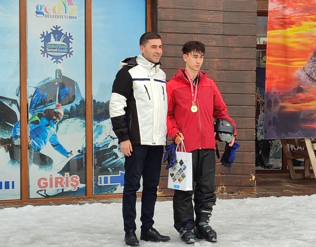 K&uuml;tahyalı &ouml;ğrenci Kağan Orkun Coşkun, A Kayak kategorisinde il birincisi
