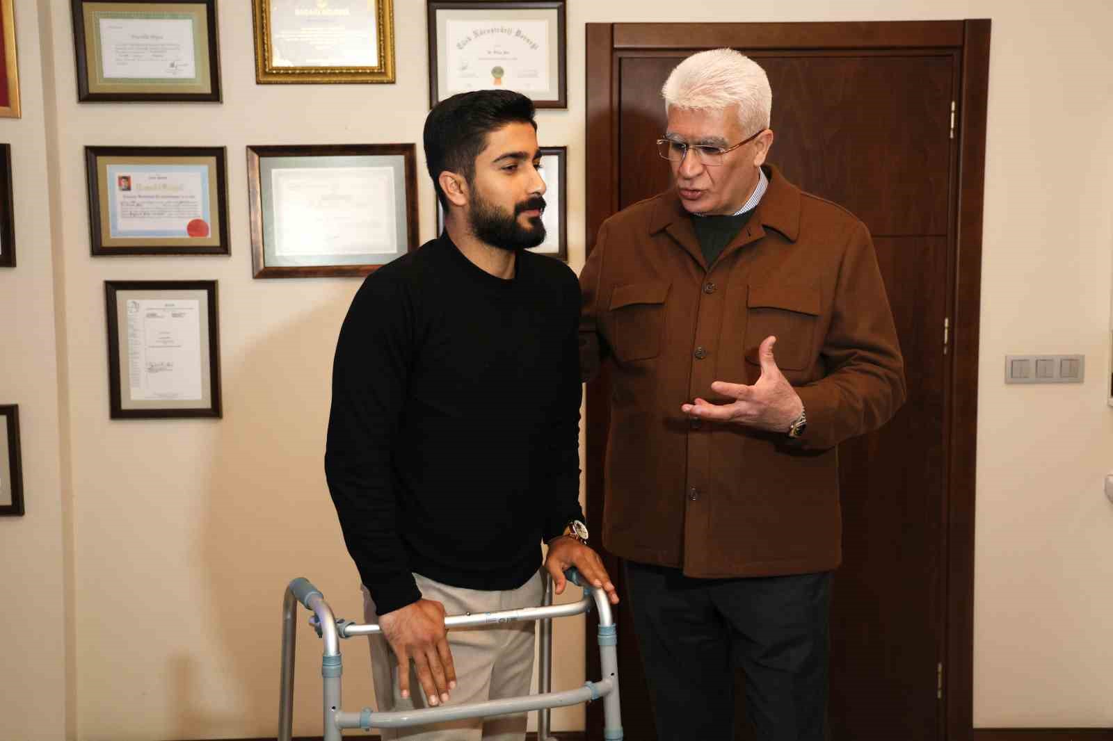 Silahla vurulup fel&ccedil; kalan Veysel, yeniden y&uuml;r&uuml;meye başladı
