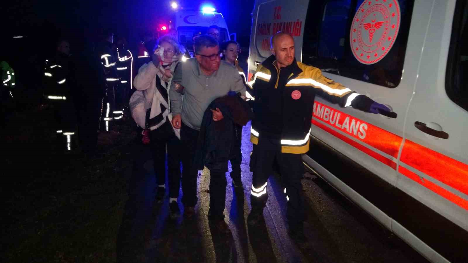 Gelibolu&rsquo;daki otob&uuml;s kazasında yaralı sayısı 40&rsquo;a y&uuml;kseldi
