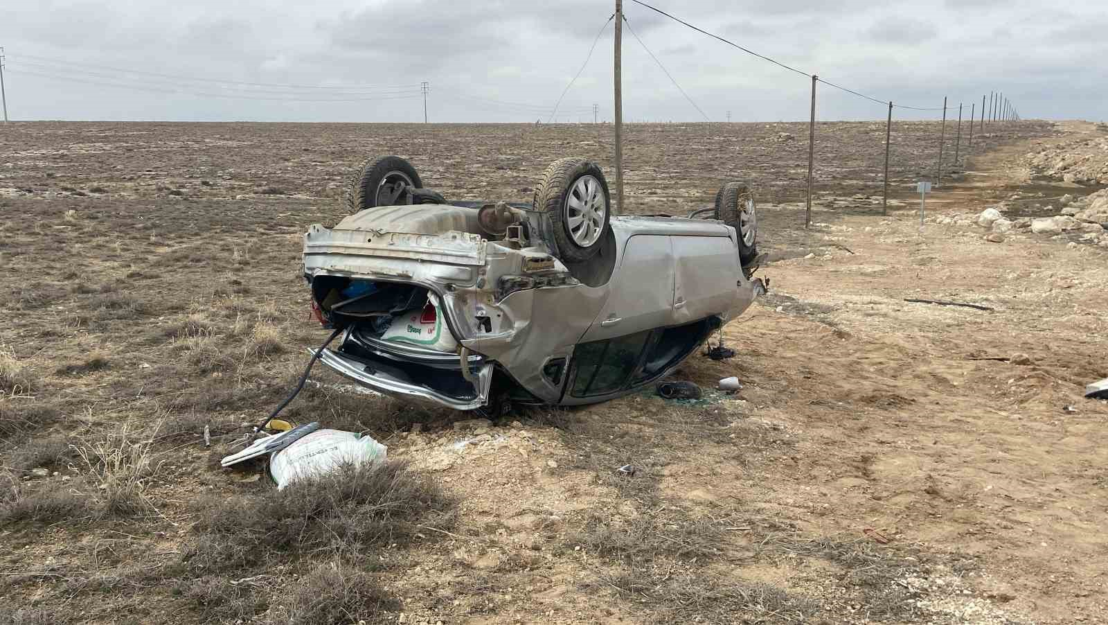Karaman’da kontrolden çıkan otomobil takla atarak ters döndü: 3 yaralı
