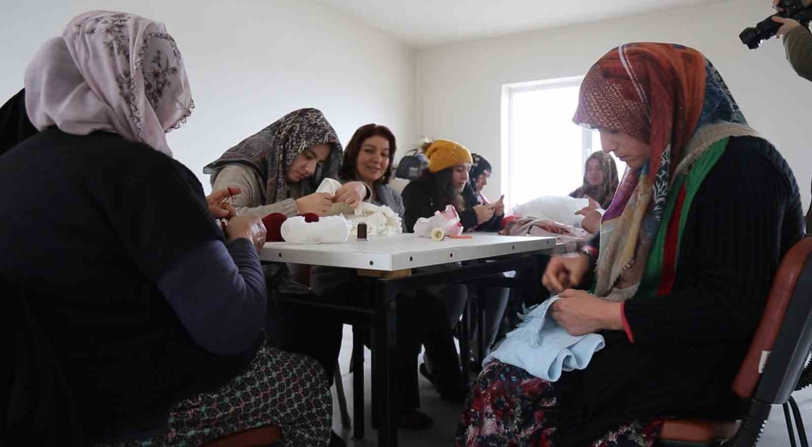 Battalgazi Belediyesi destekliyor, kadınlar &uuml;retiyor
