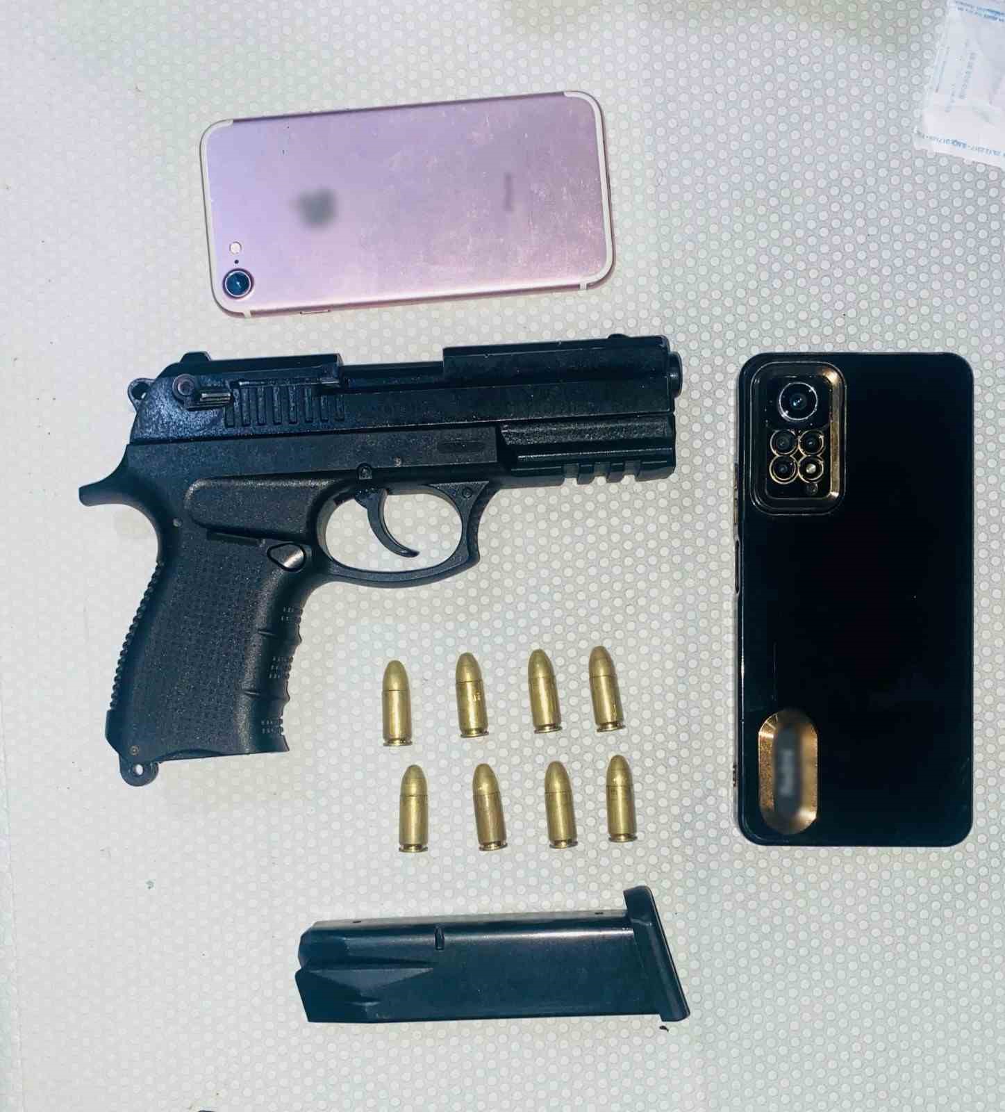 K&uuml;&ccedil;&uuml;k&ccedil;ekmece&rsquo;de iki ayrı yere silahlı saldırı d&uuml;zenleyen şahıslar yakalandı
