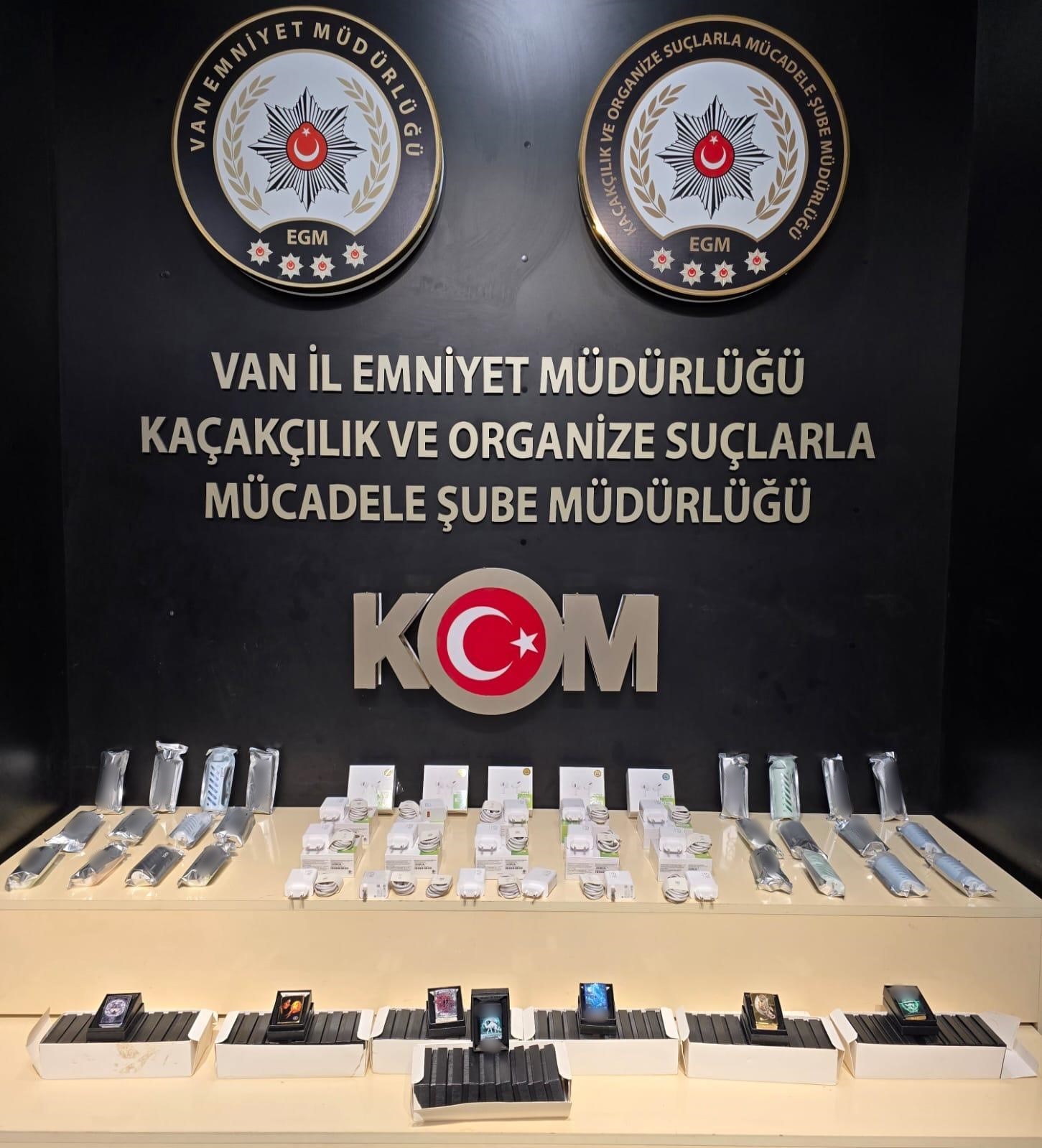 Van&rsquo;da g&uuml;mr&uuml;k ka&ccedil;ak&ccedil;ılığı operasyonları
