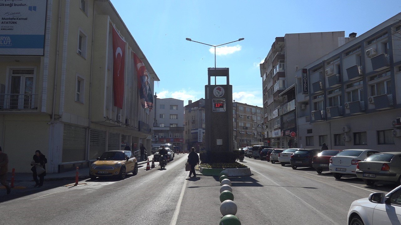 Kırklareli sokaklarında Edip Akbayram şarkıları yankılandı