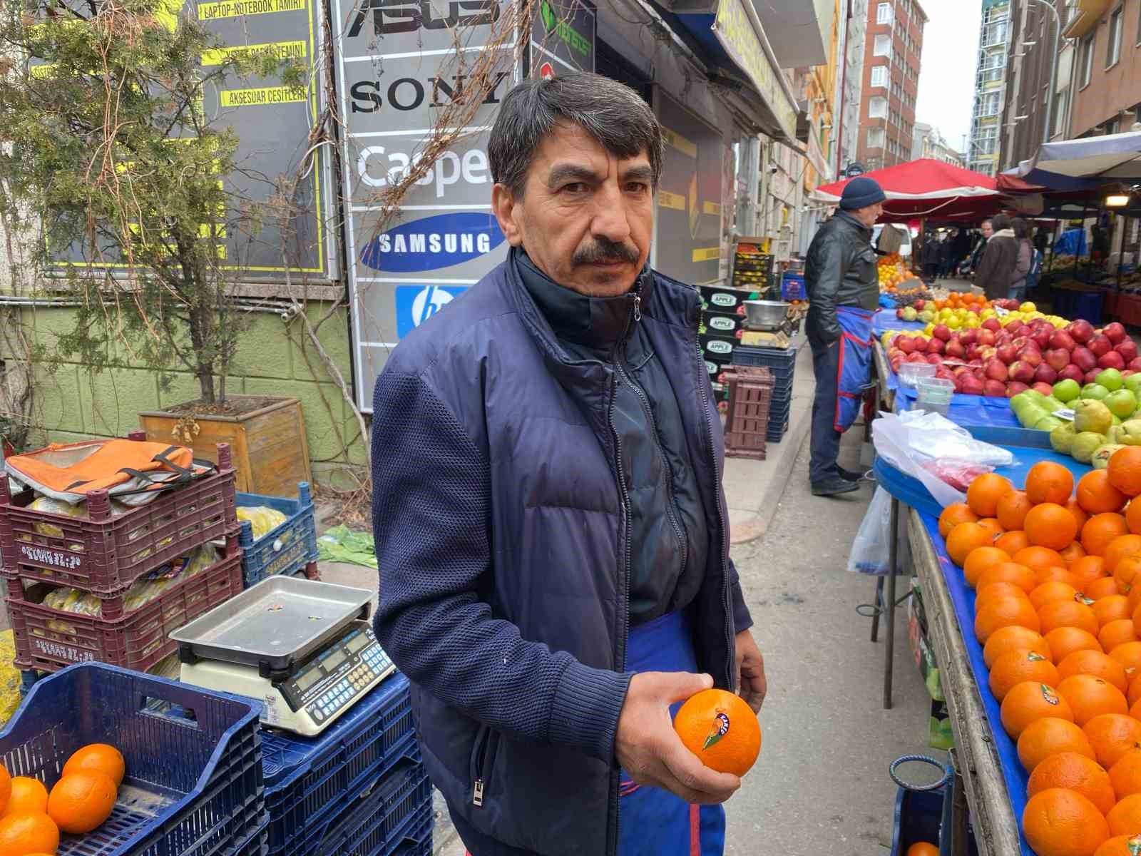 Pazar esnafı sahip &ccedil;ıkılmayı bekliyor
