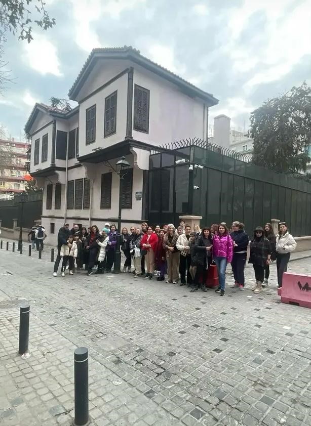 Gelibolu&rsquo;da 40 kişinin yaralandığı otob&uuml;s kazasından &ouml;nce tur fotoğraflarını paylaşmışlar
