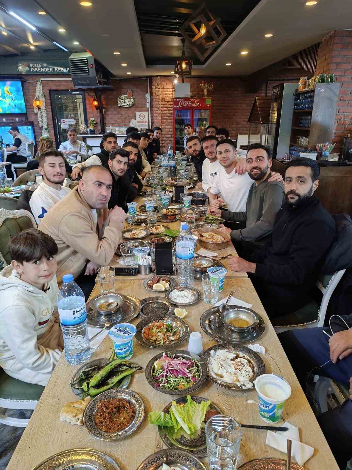 Elazığ İl &Ouml;zel İdare SK, dolu dizgin
