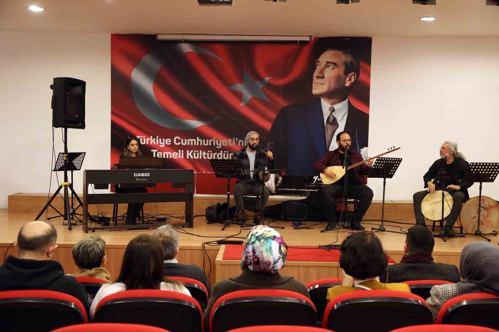 Eyüpsultan’ın dört bir yanında Ramazan’a özel müzik dinletileri