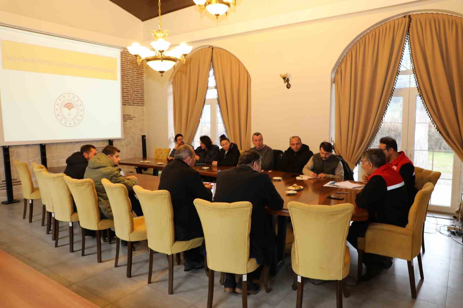 Kontrol g&ouml;revlilerine hasat &ouml;ncesi pestisit denetim eğitimi
