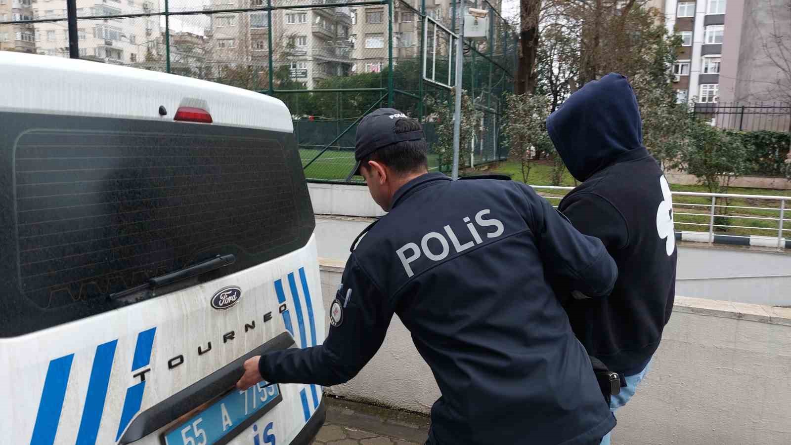 Yol verme meselesinden kamyoneti kurşunlayan otomobil s&uuml;r&uuml;c&uuml;s&uuml; tutuklandı
