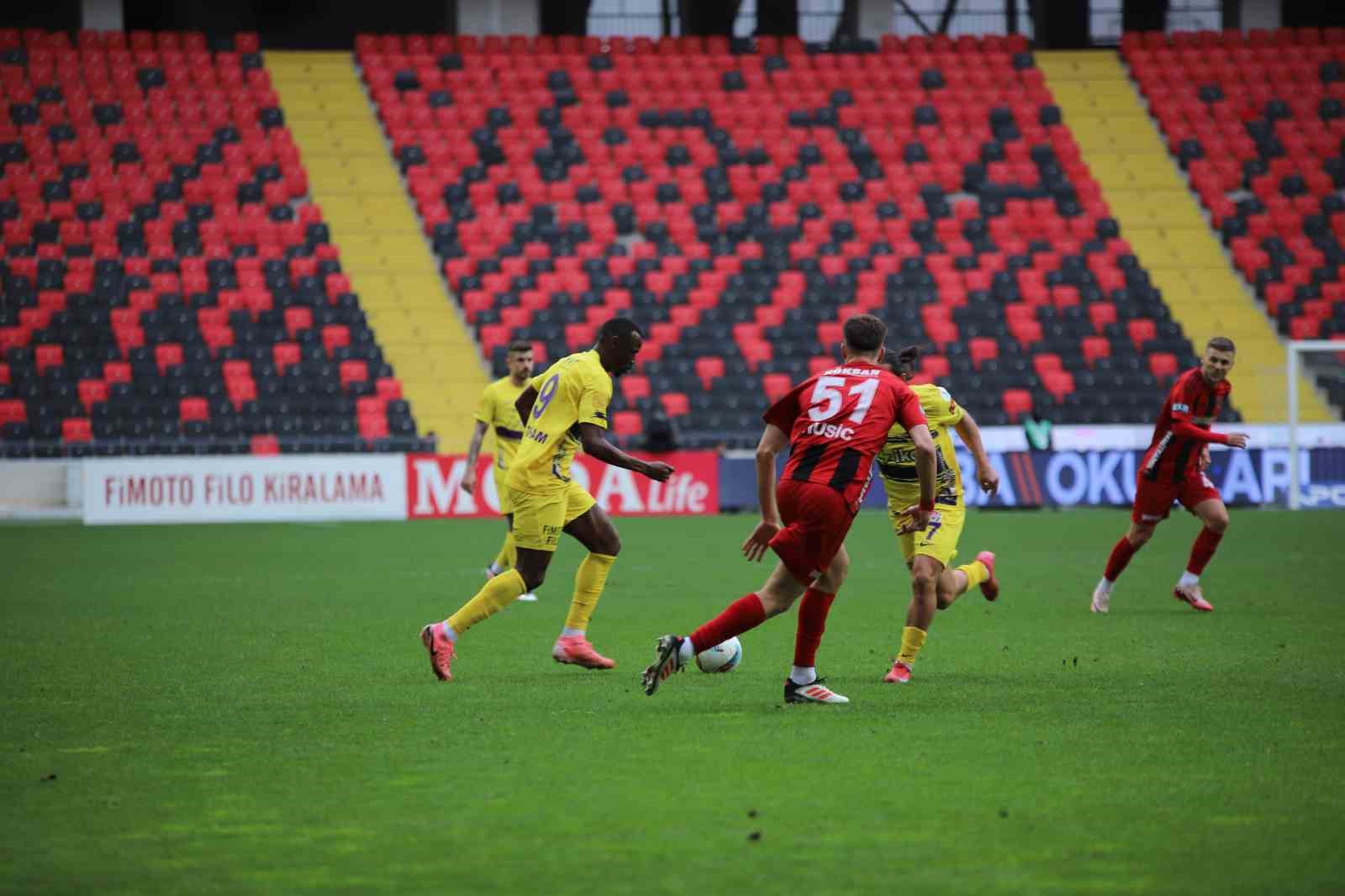 Trendyol Süper Lig: Gaziantep FK: 0 - Eyüpspor: 0 (İlk yarı)
